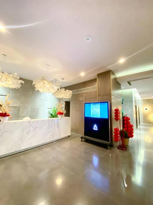 Apartment with Mountain View - Photo 3