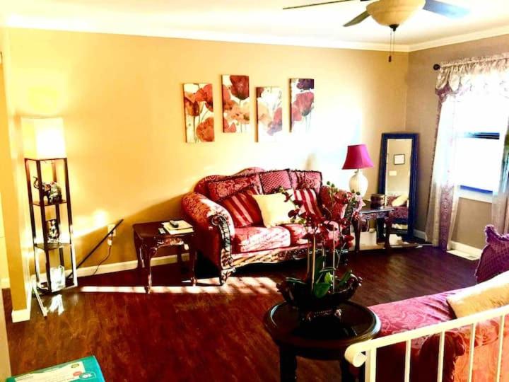 Deluxe Queen Room with Two Queen Beds - Photo 3