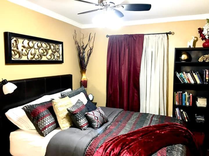 Deluxe Queen Room with Two Queen Beds - Photo 2