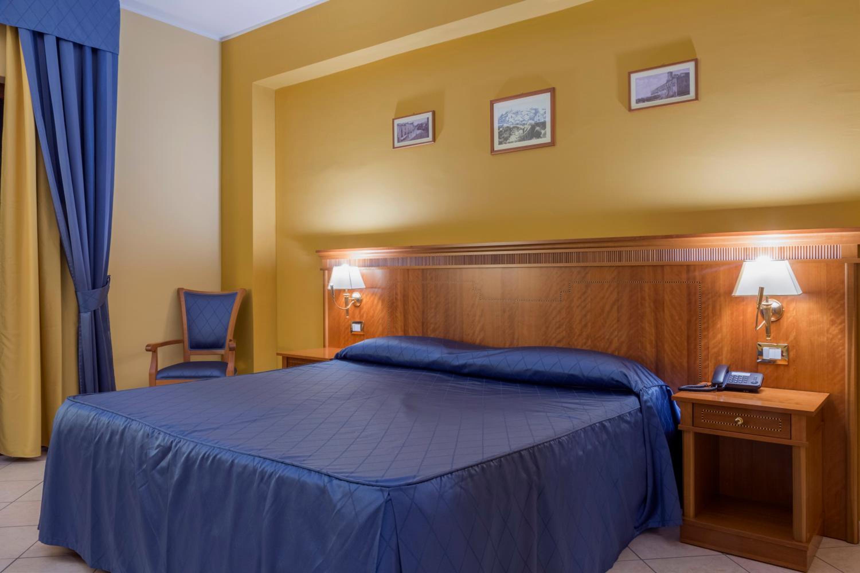 Standard Double Room - Photo 1