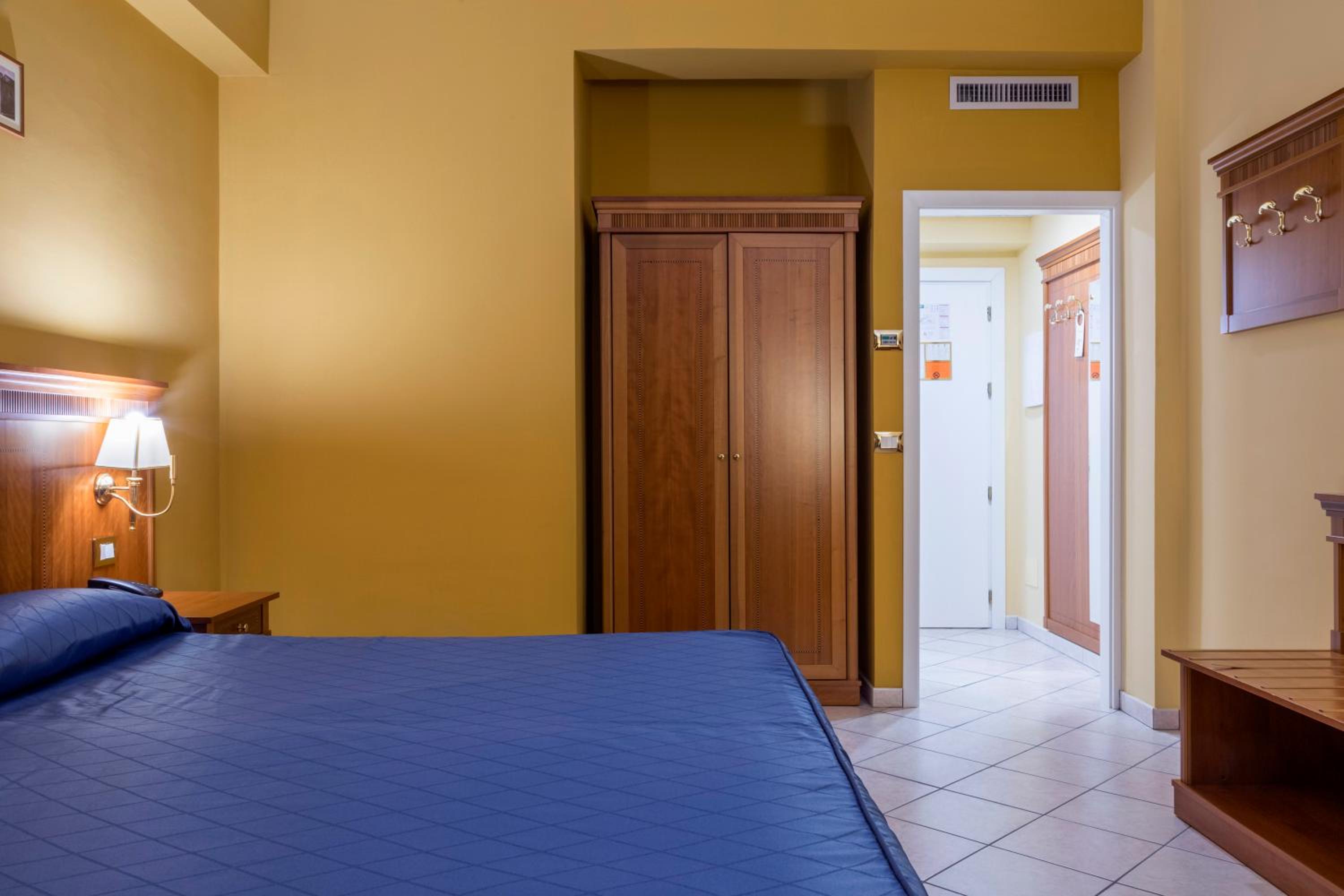 Standard Double Room - Photo 5