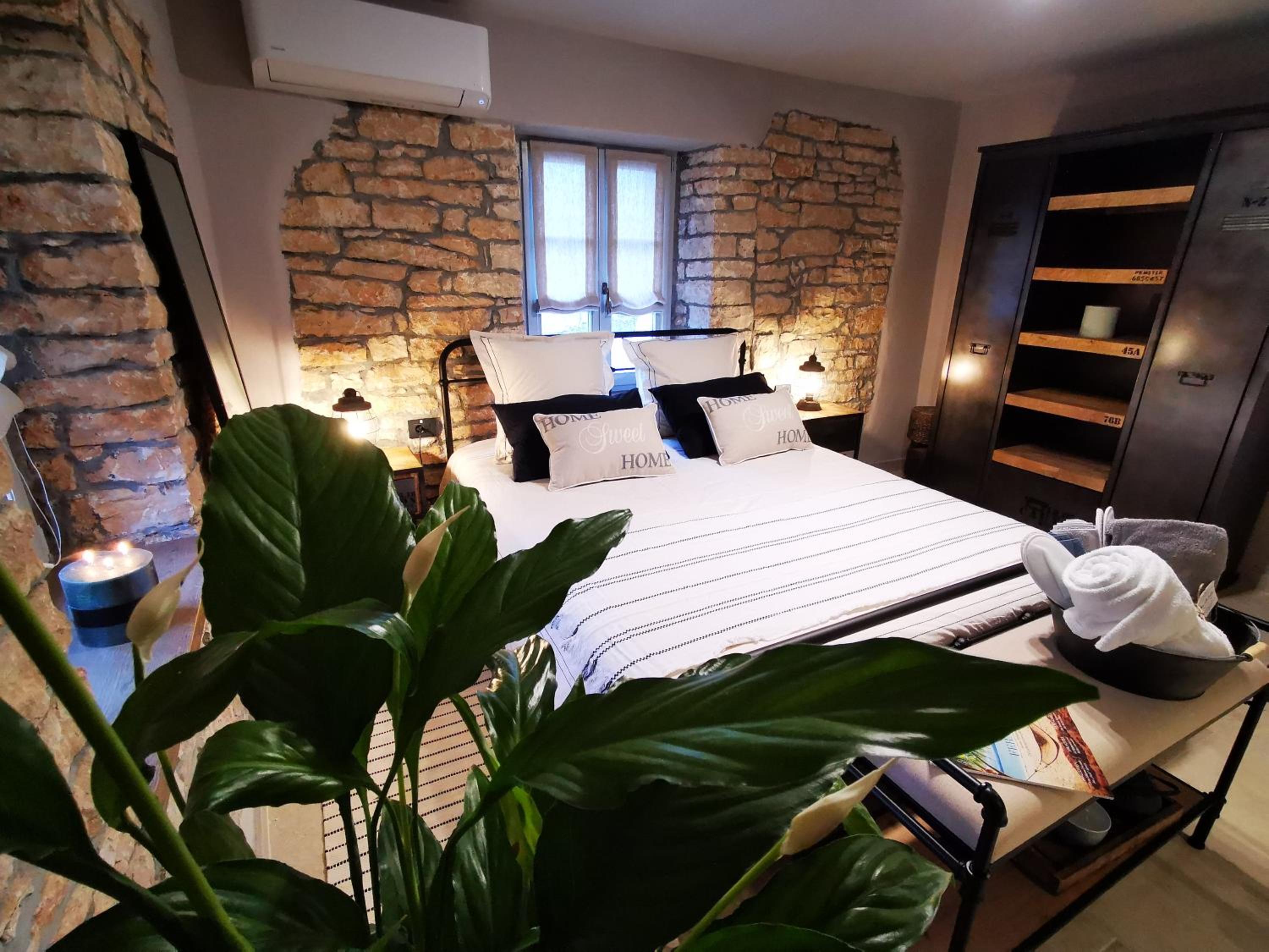 Double Room with Private Bathroom - Photo 1