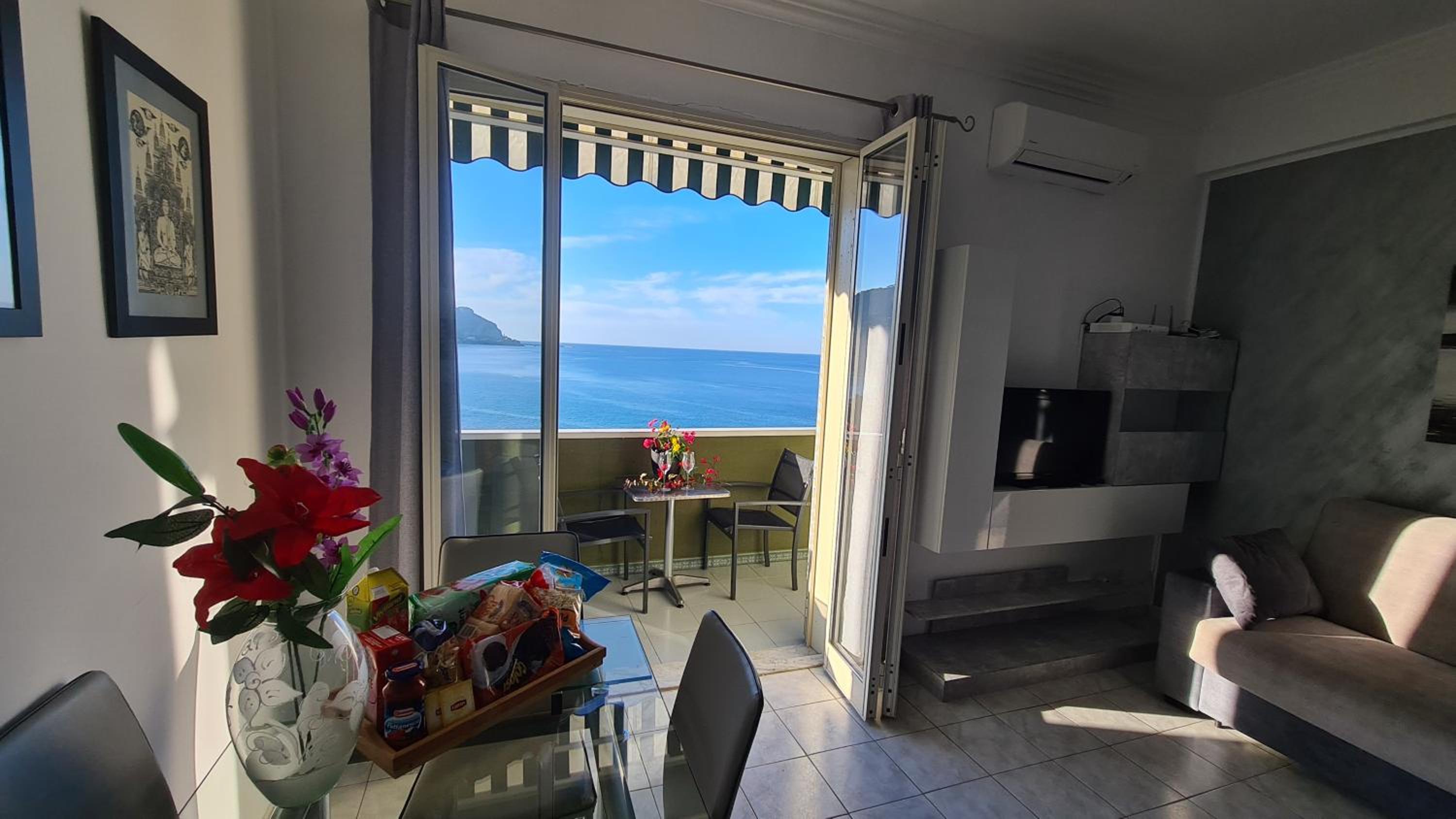 Superior Apartment with Balcony and Sea View photo 2