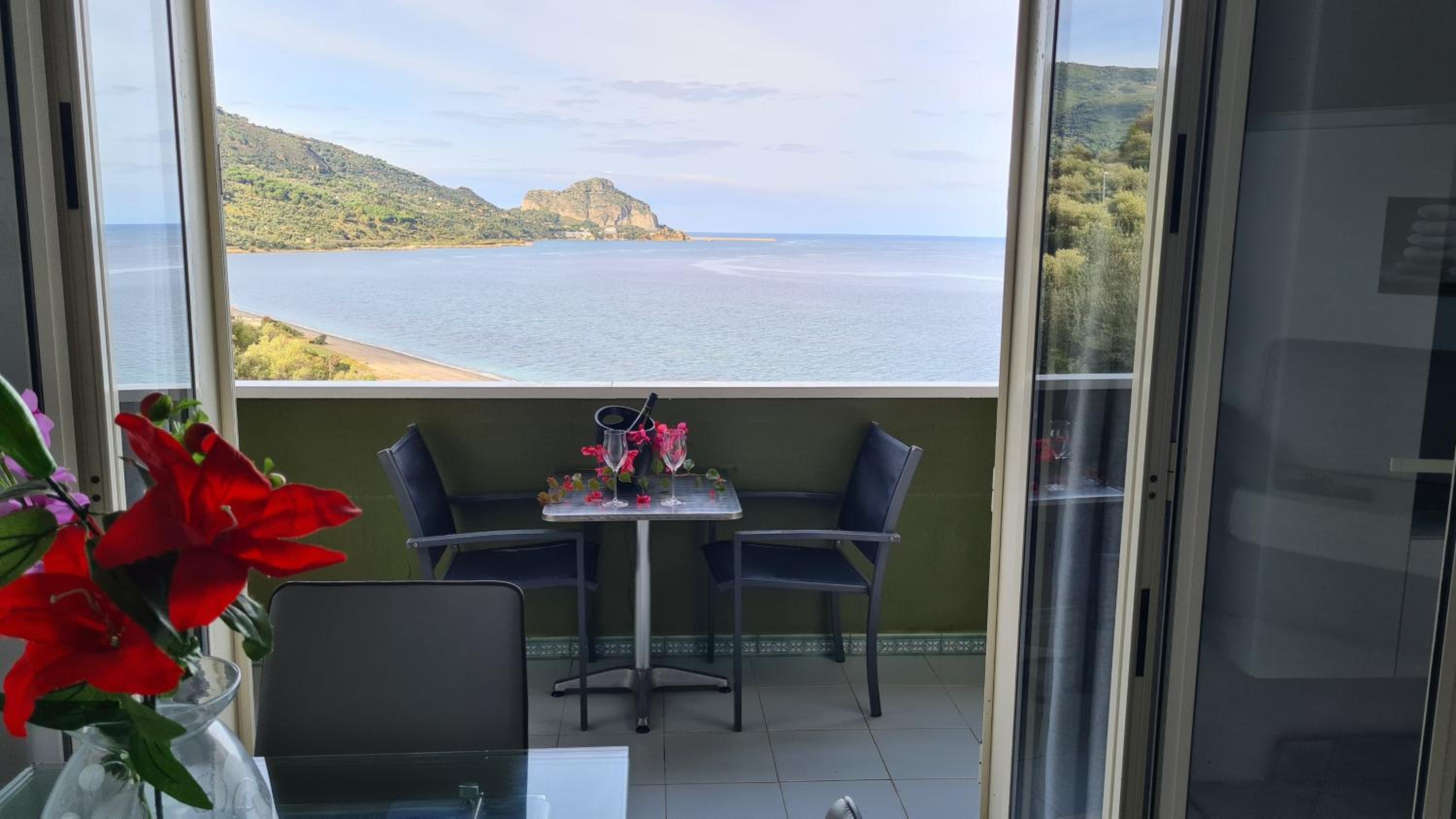 Superior Apartment with Balcony and Sea View photo 3