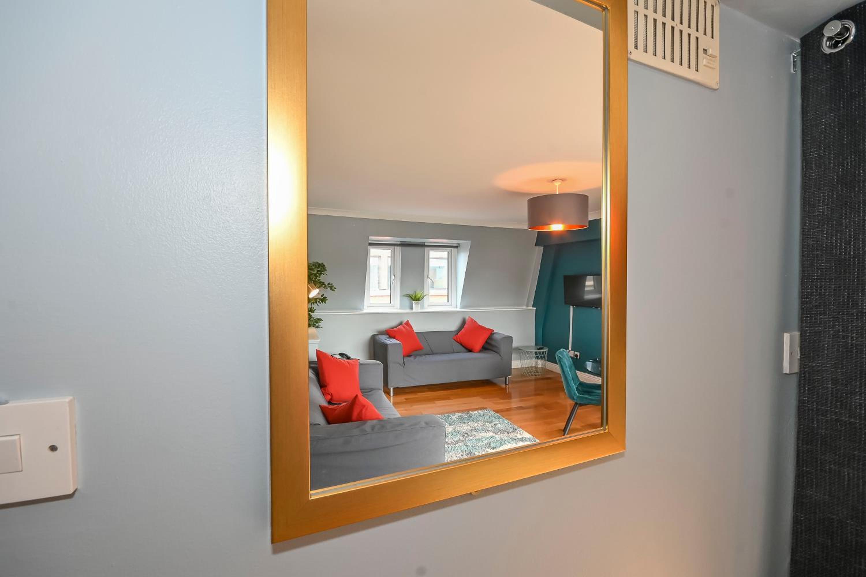 Two-Bedroom Apartment (4 Adults) thumbnail 6