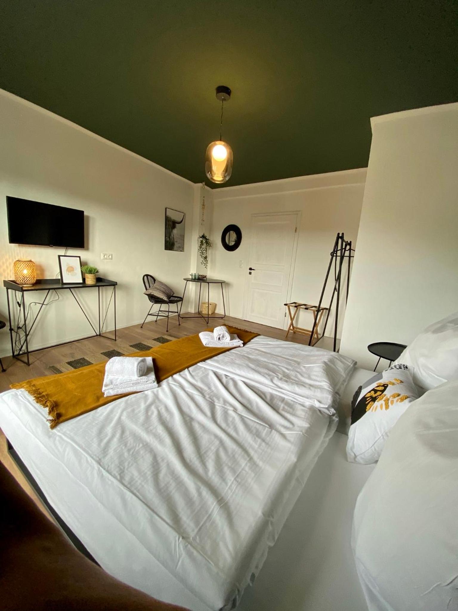 Deluxe Double Room with Balcony - Photo 5