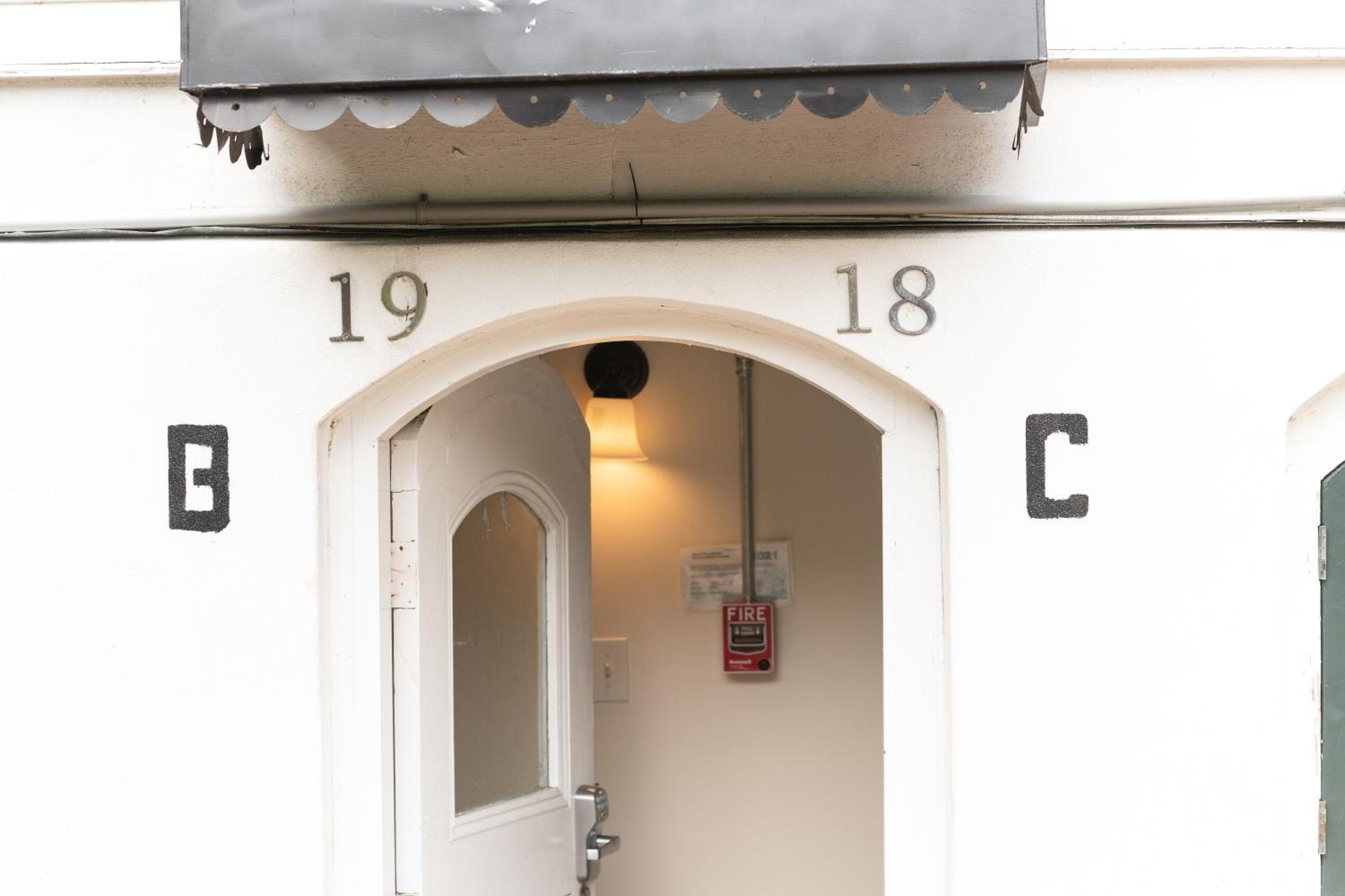 Queen Room - Disability Access - Photo 10