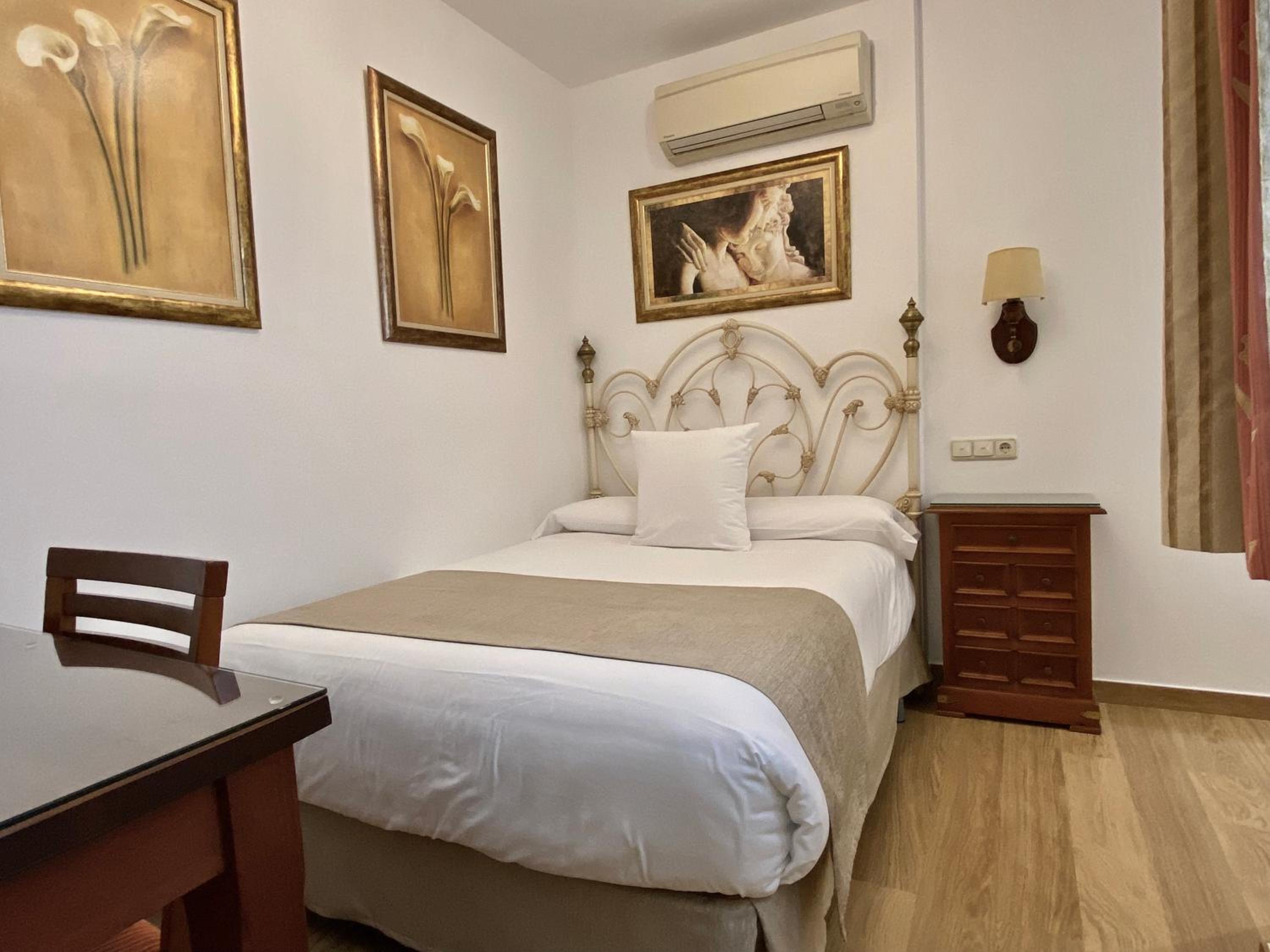 Single Room photo 3