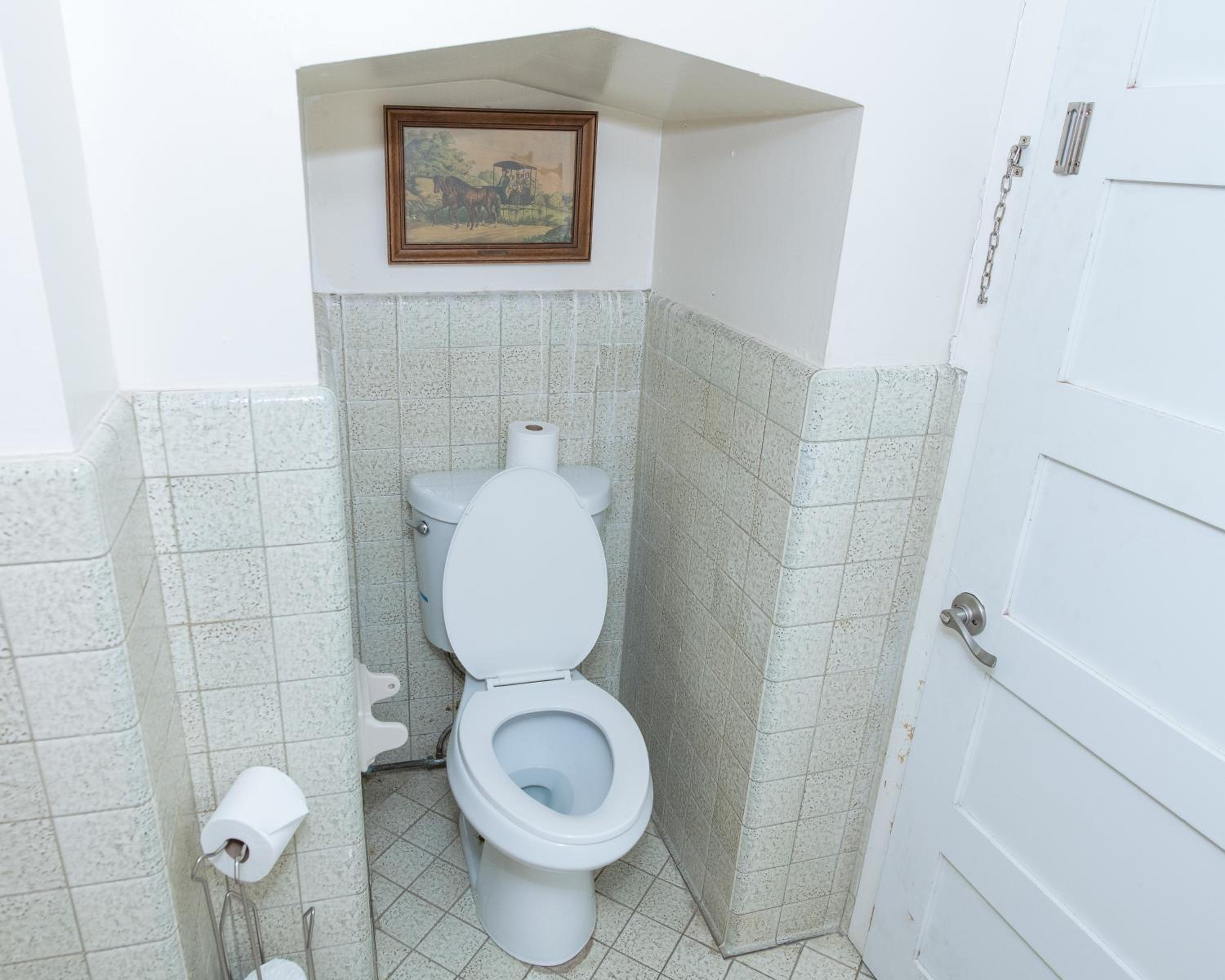 Queen Room - Disability Access - Photo 8