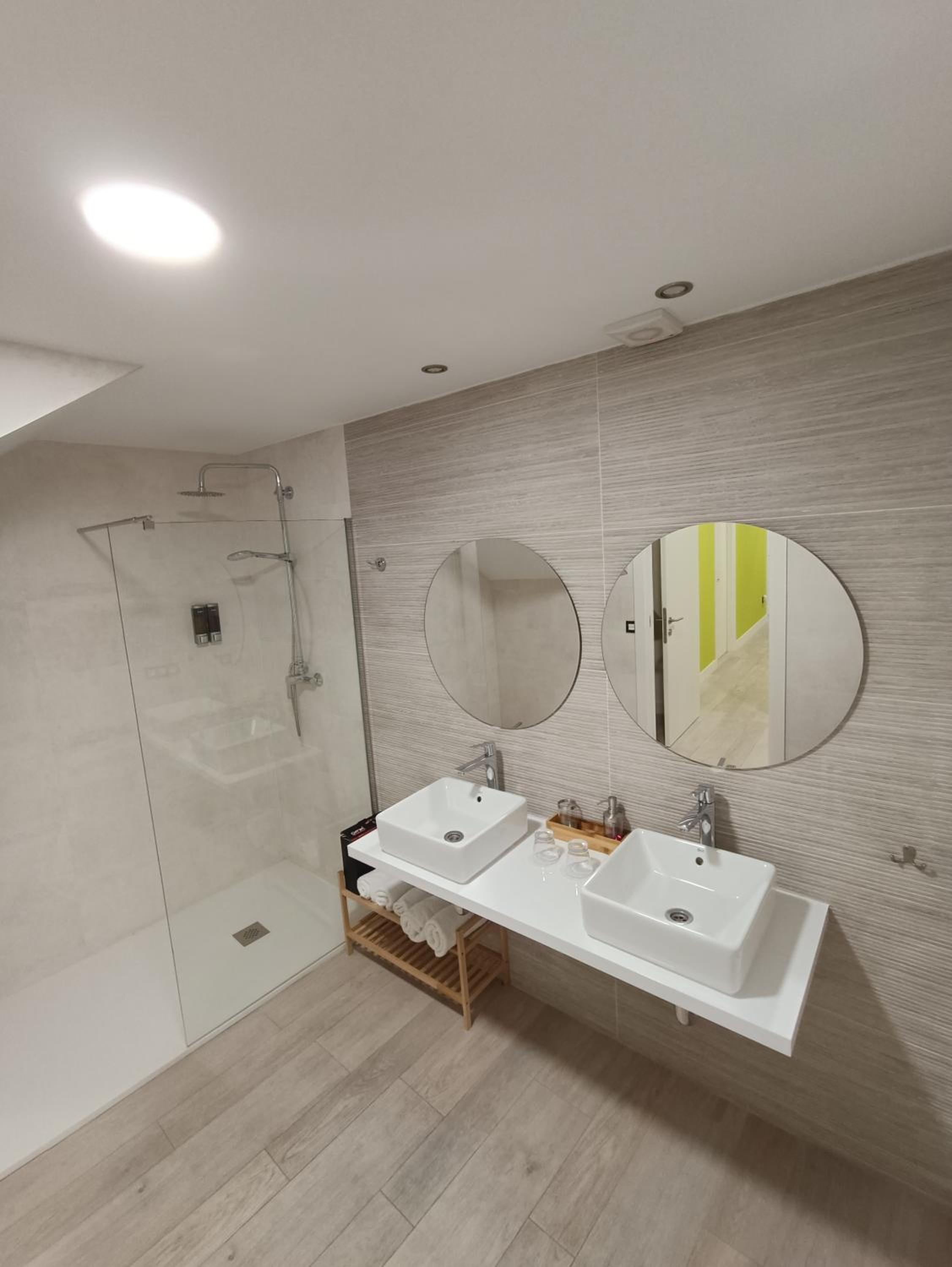 Standard Twin Room with Sofa photo 3