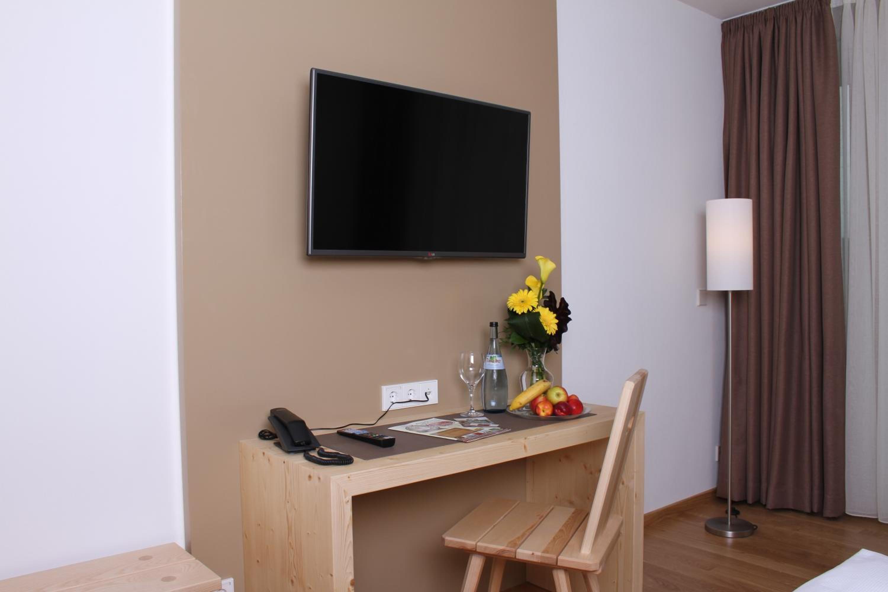 Double Room with Balcony - Photo 5