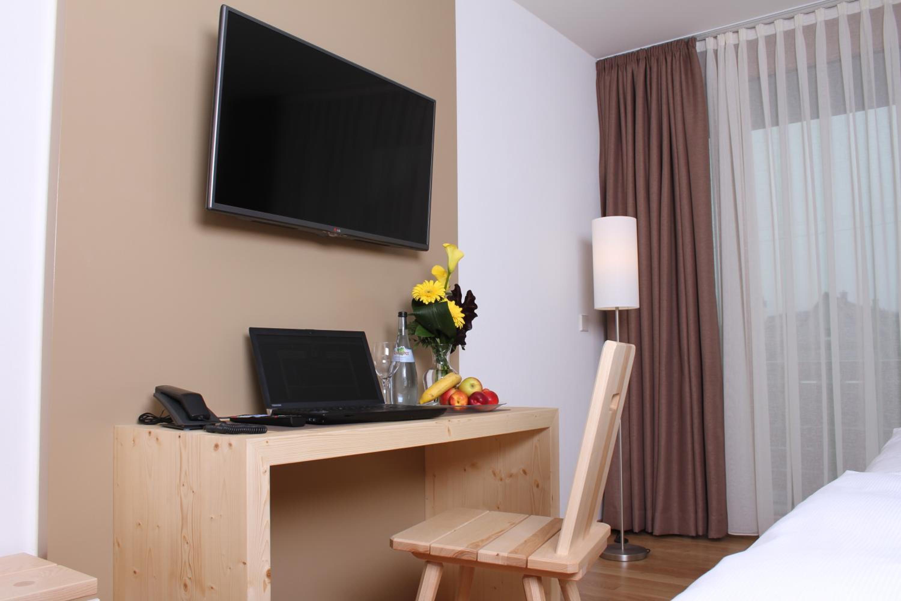 Double Room with Balcony - Photo 2