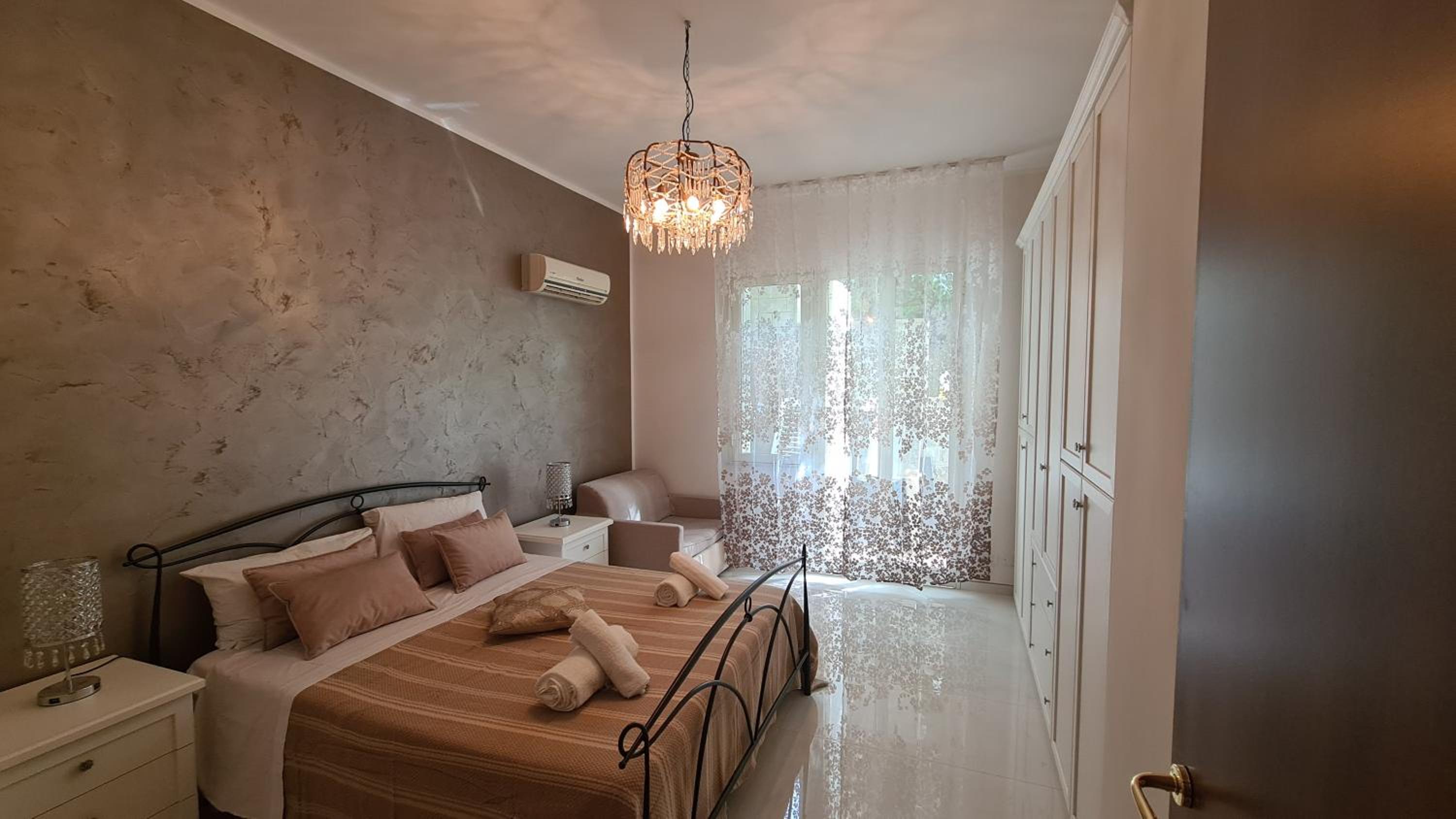 Deluxe Apartment with Balcony and Sea View photo 1