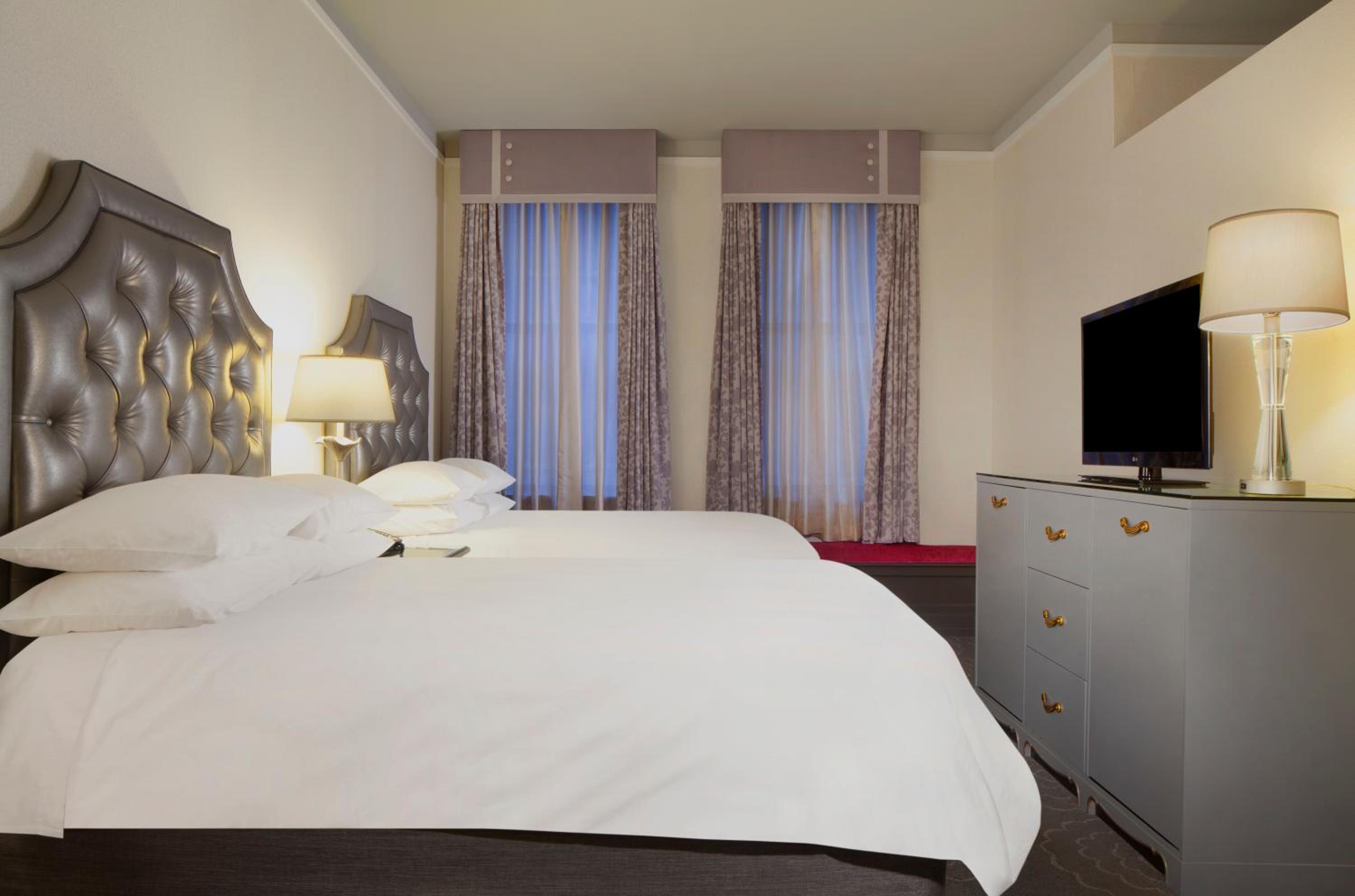 Deluxe Double Room with Two Double Beds - Photo 4
