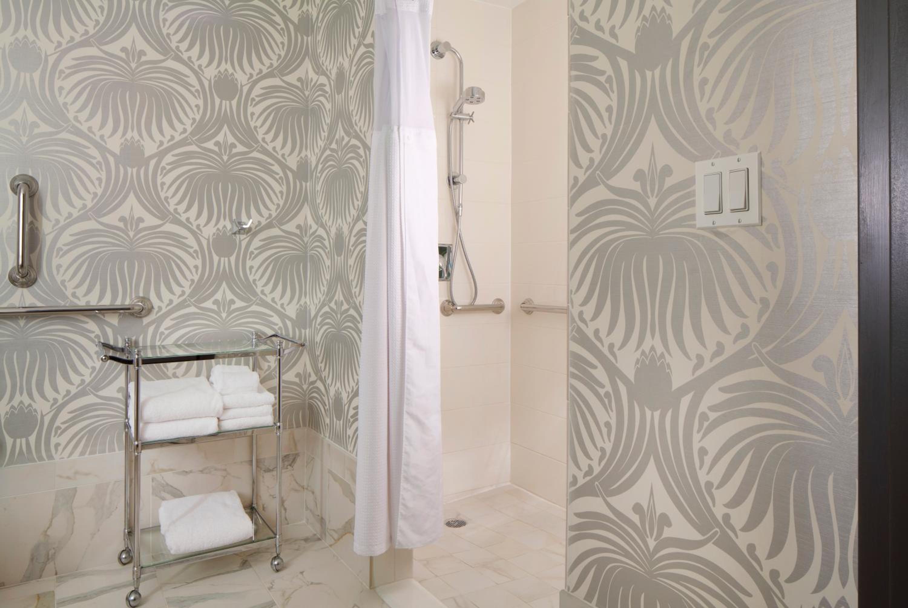 Deluxe Double Room - Disability Access - Photo 3
