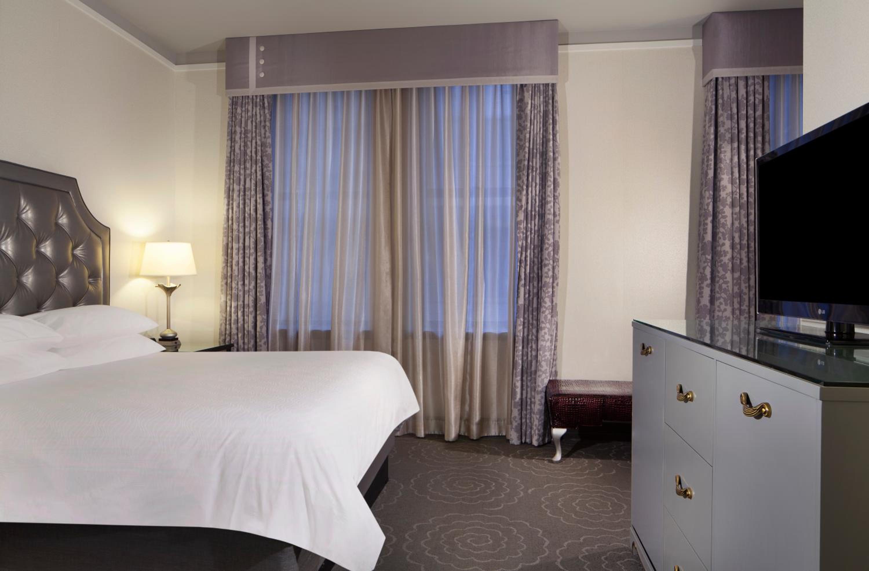 Deluxe King Room - Photo 1