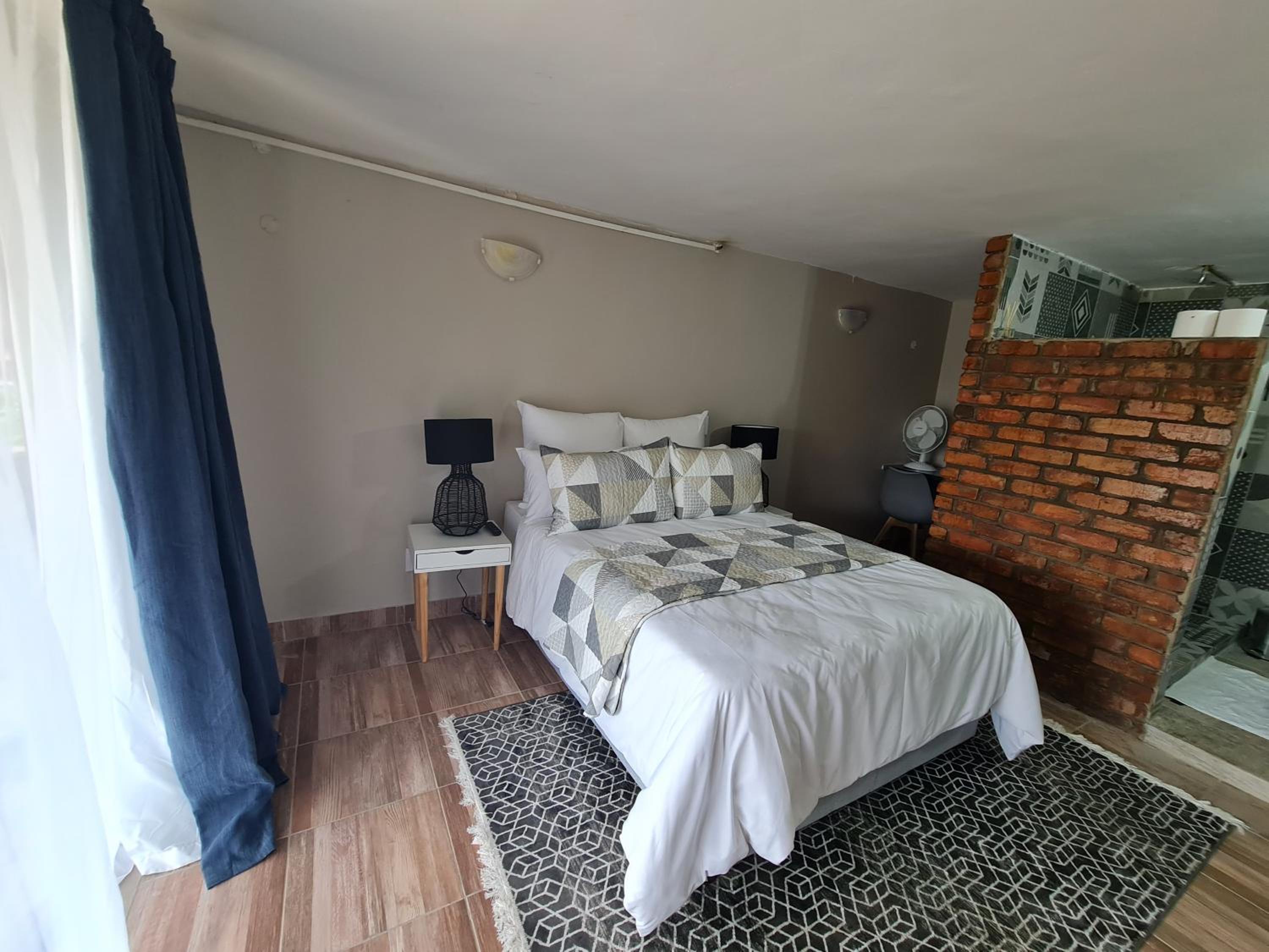 Deluxe Double Room with Shower - Photo 7