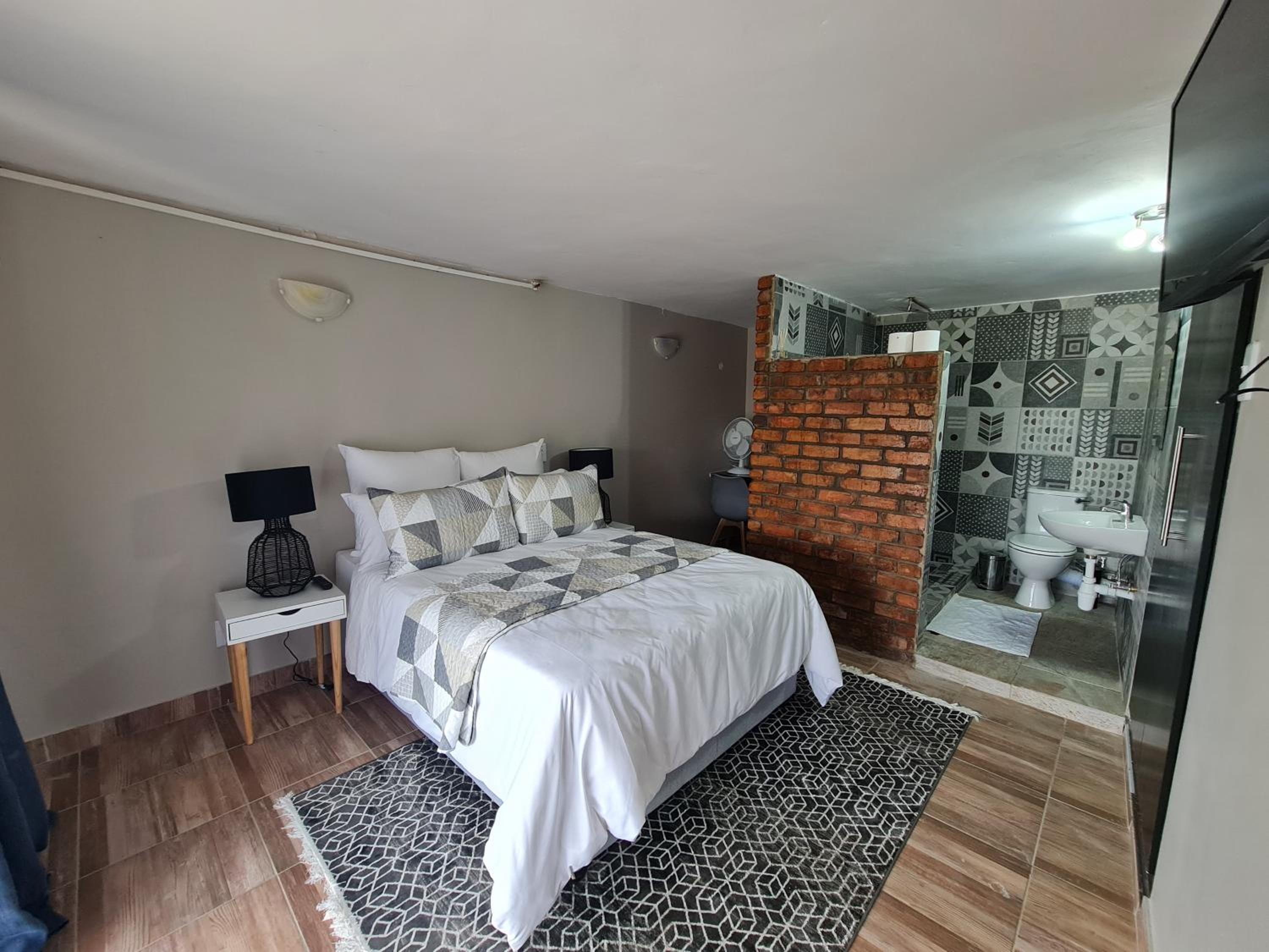 Deluxe Double Room with Shower - Photo 8