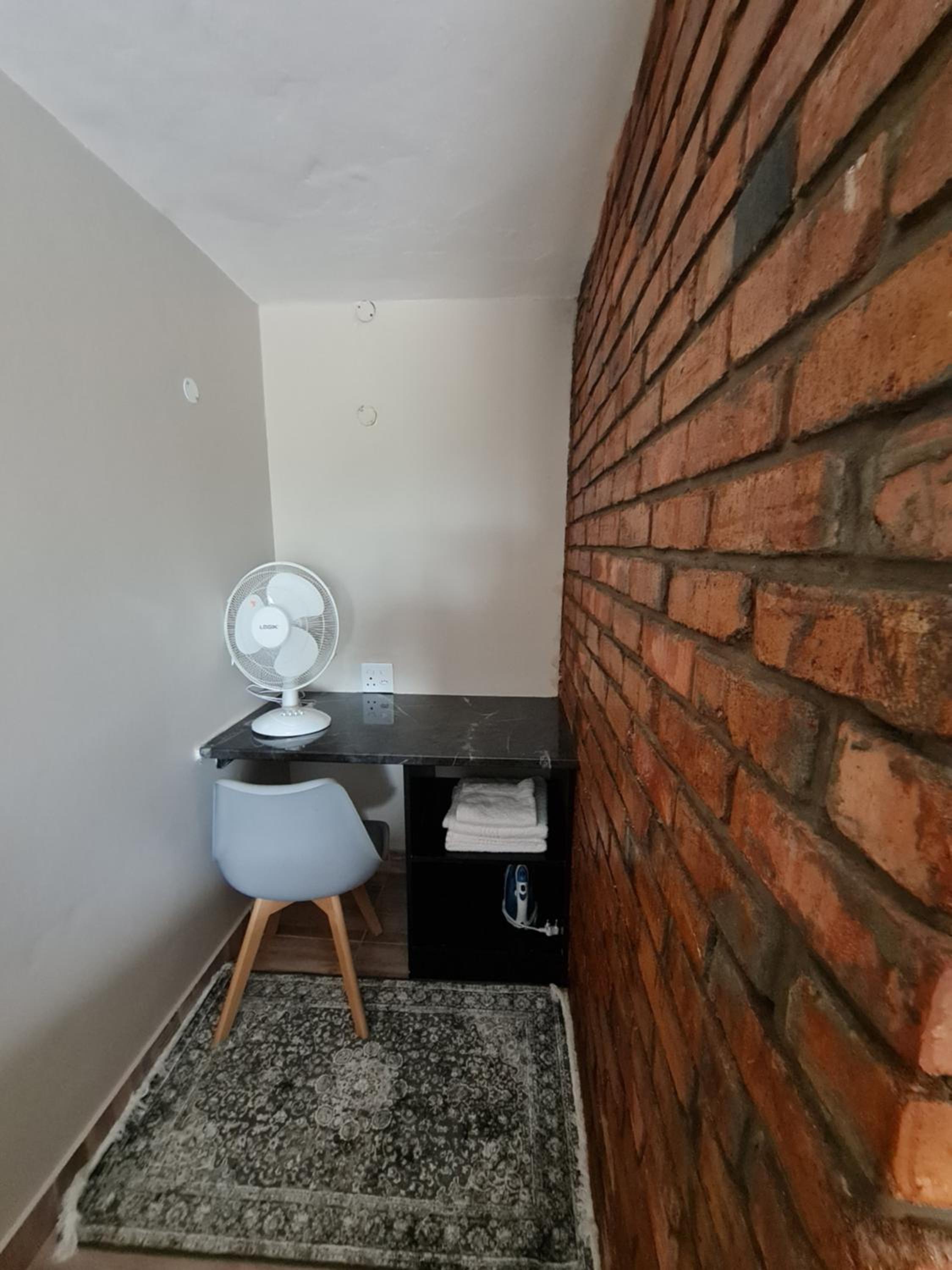 Deluxe Double Room with Shower - Photo 9