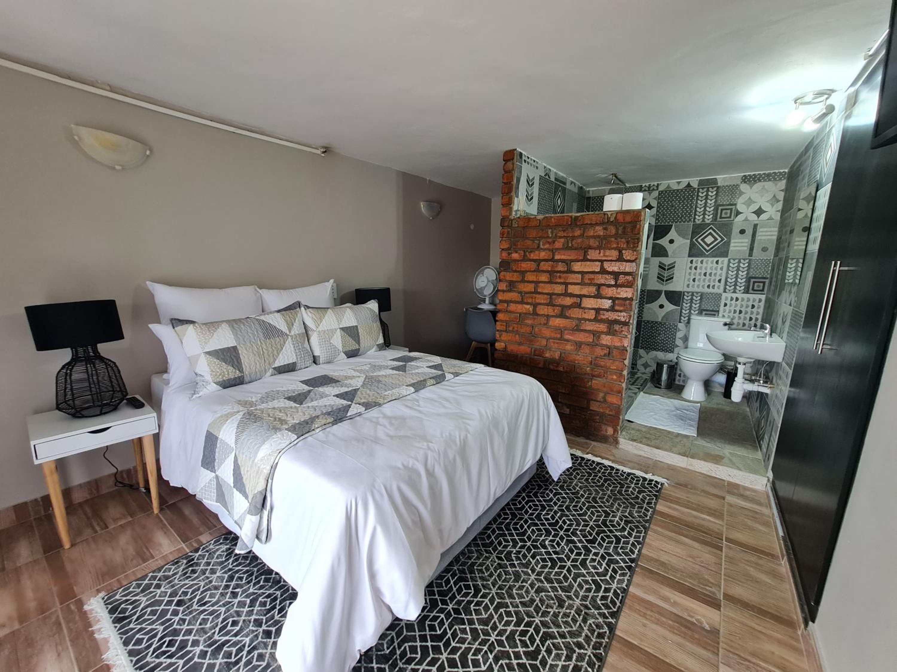 Deluxe Double Room with Shower - Photo 13