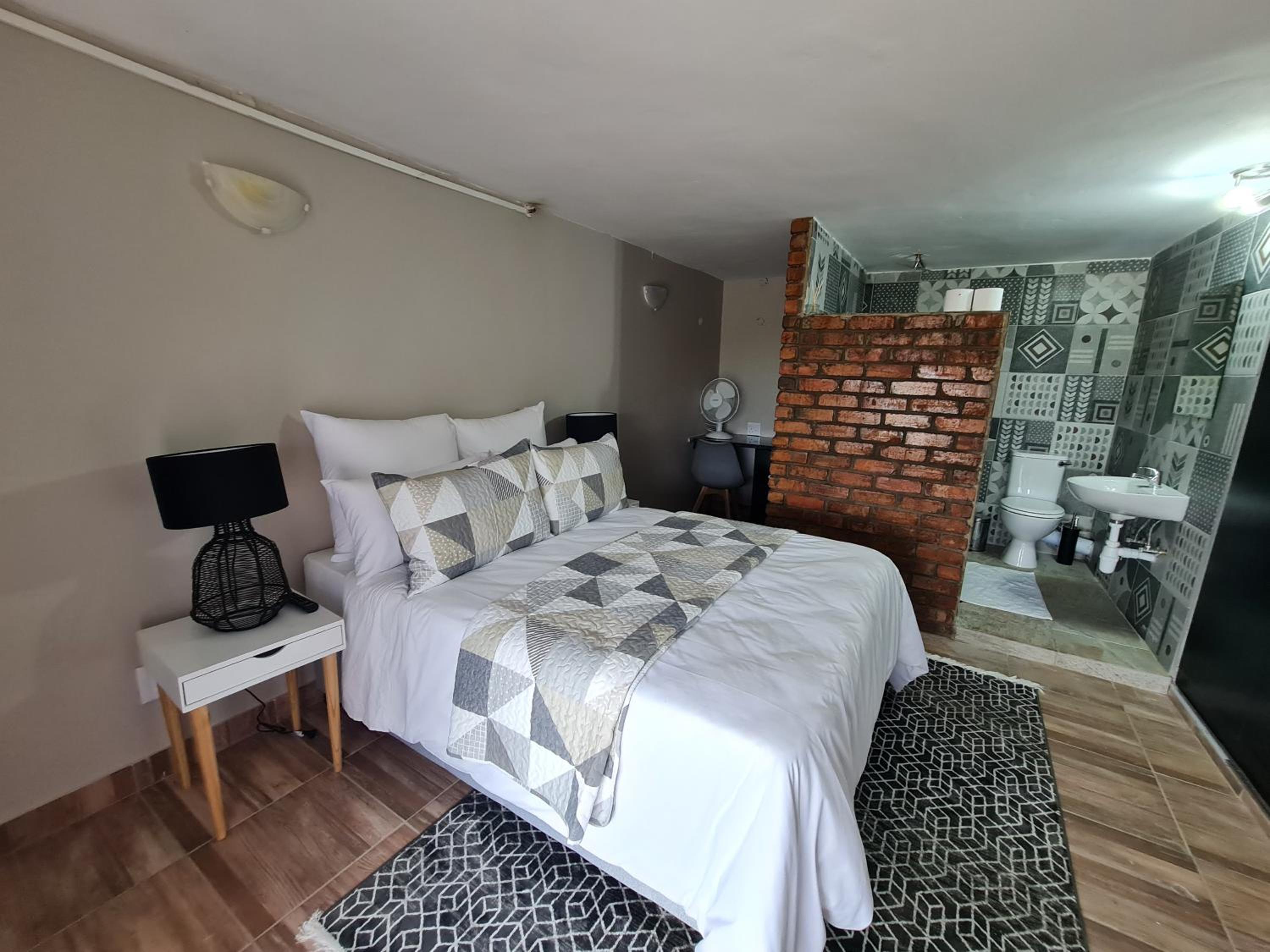 Deluxe Double Room with Shower - Photo 14
