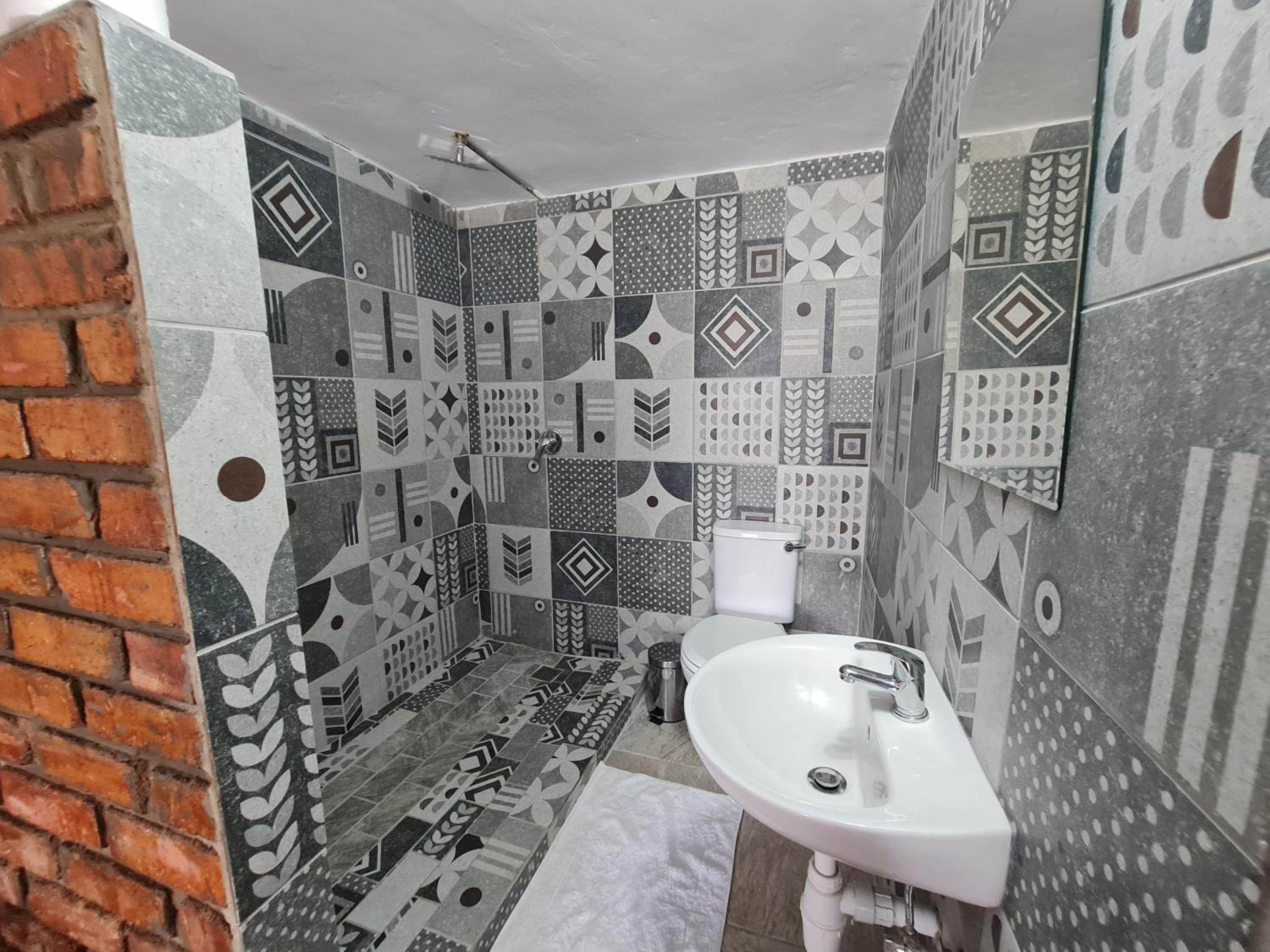 Deluxe Double Room with Shower - Photo 15