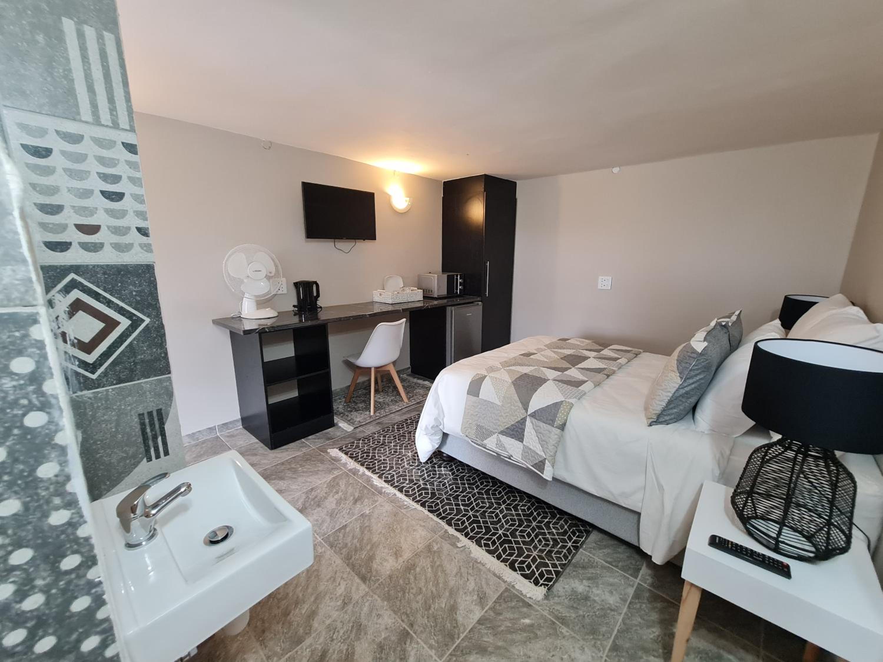 Deluxe Room - Photo 6
