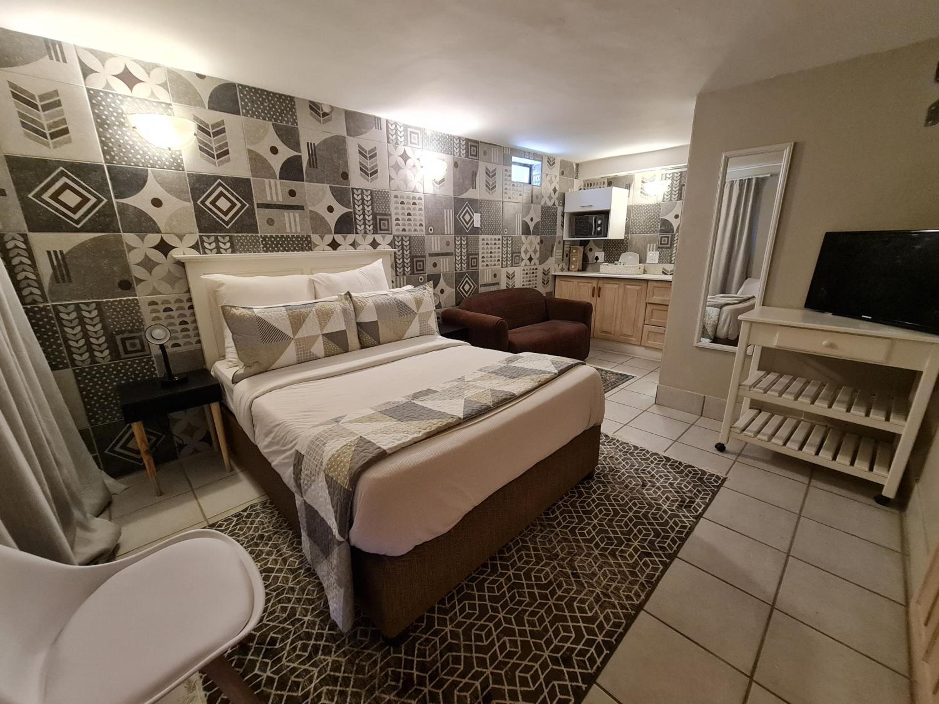 Double Room - Photo 6