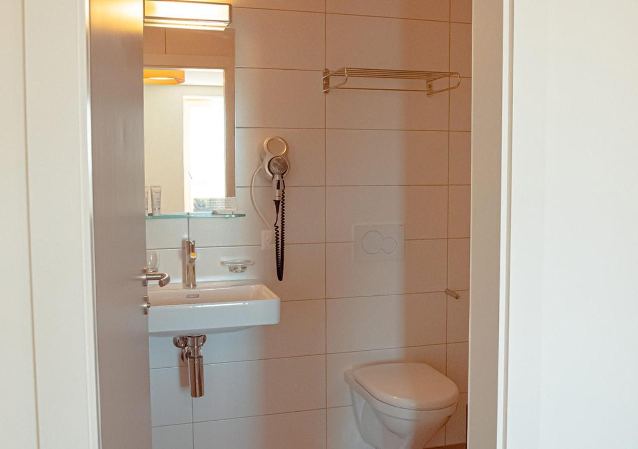 Single Room with Private Bathroom photo 3