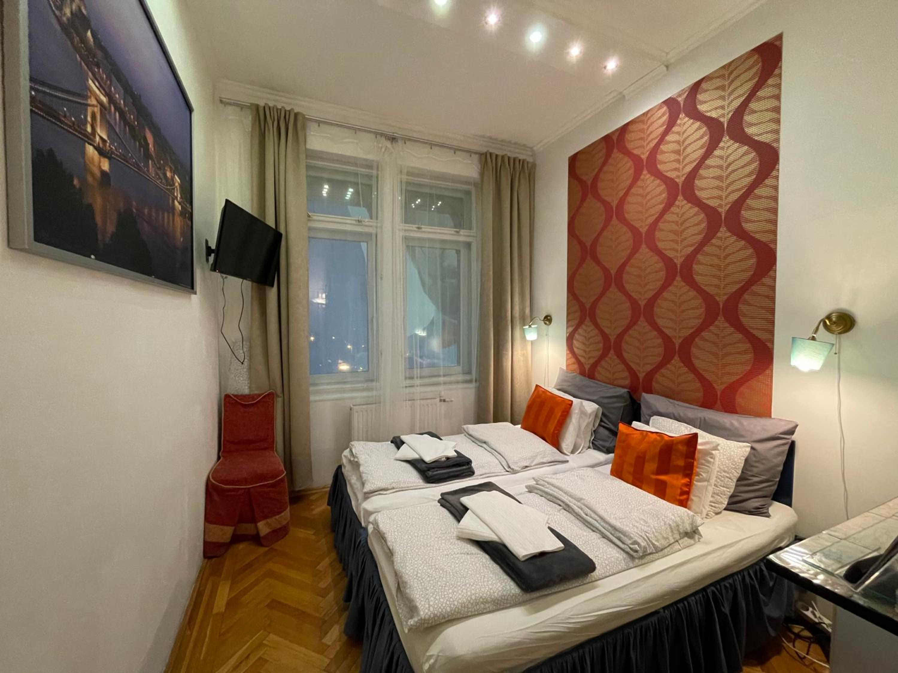 Double Room - Photo 6