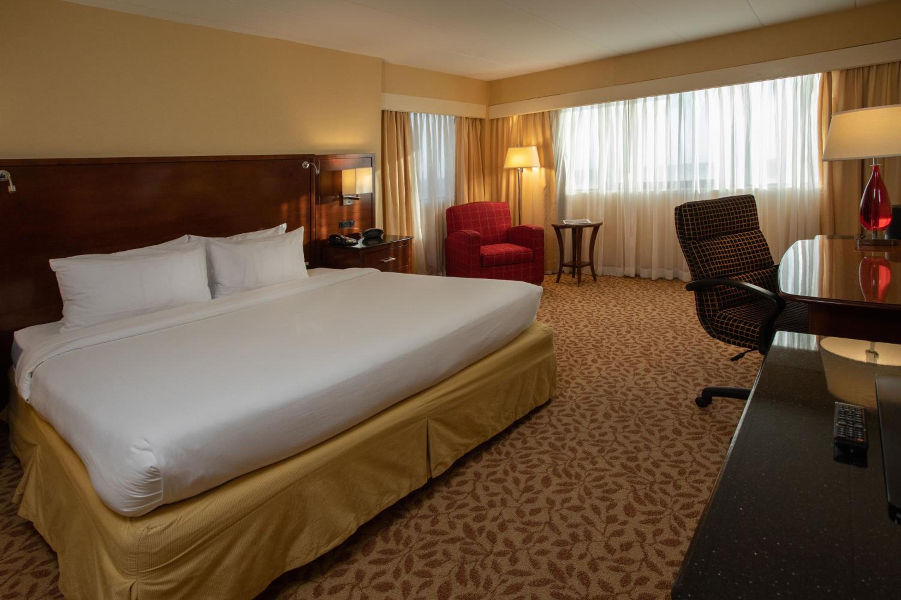 Standard King Room - Photo 4