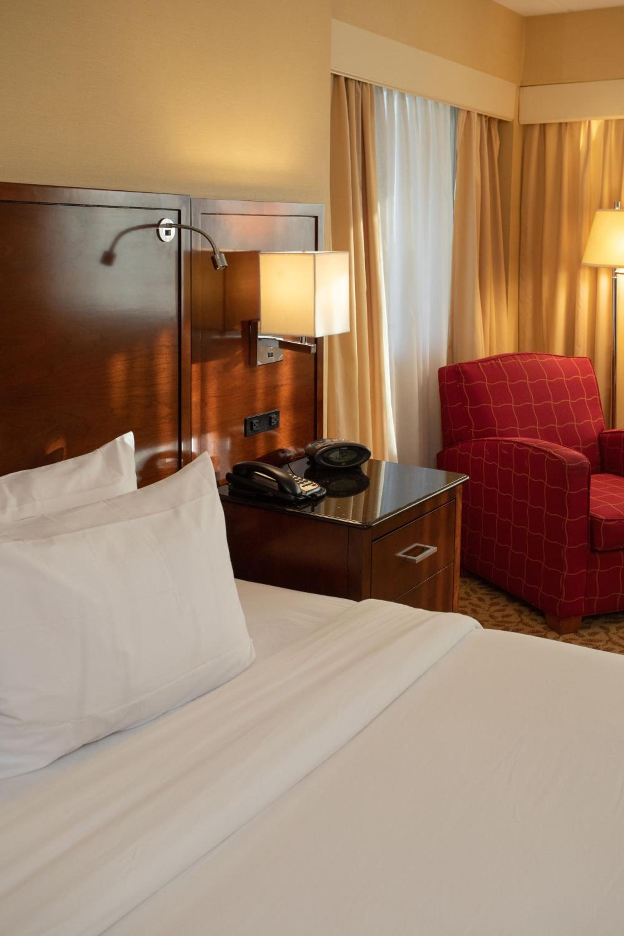 Standard King Room - Photo 5
