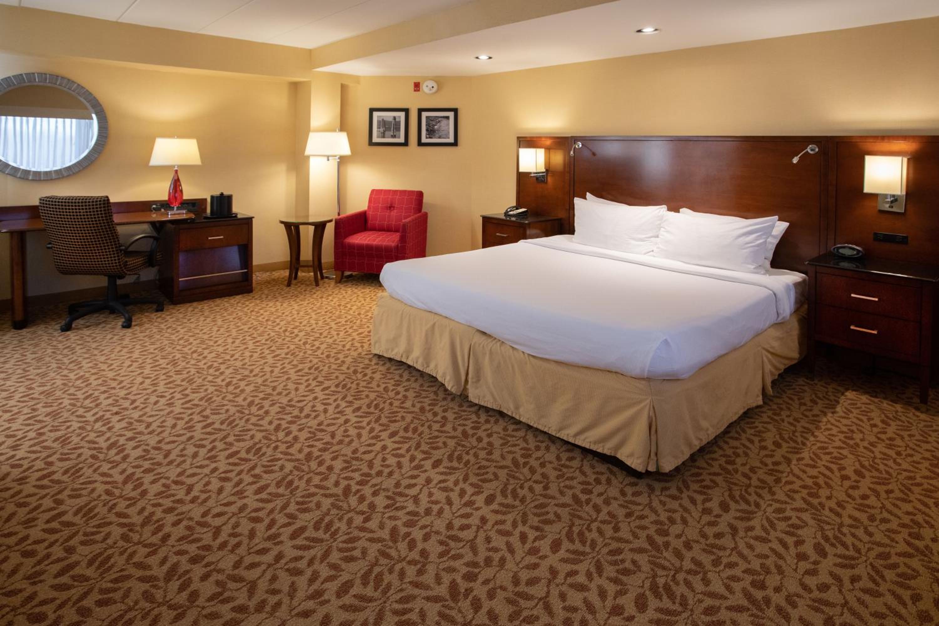 Executive Suite - Photo 5