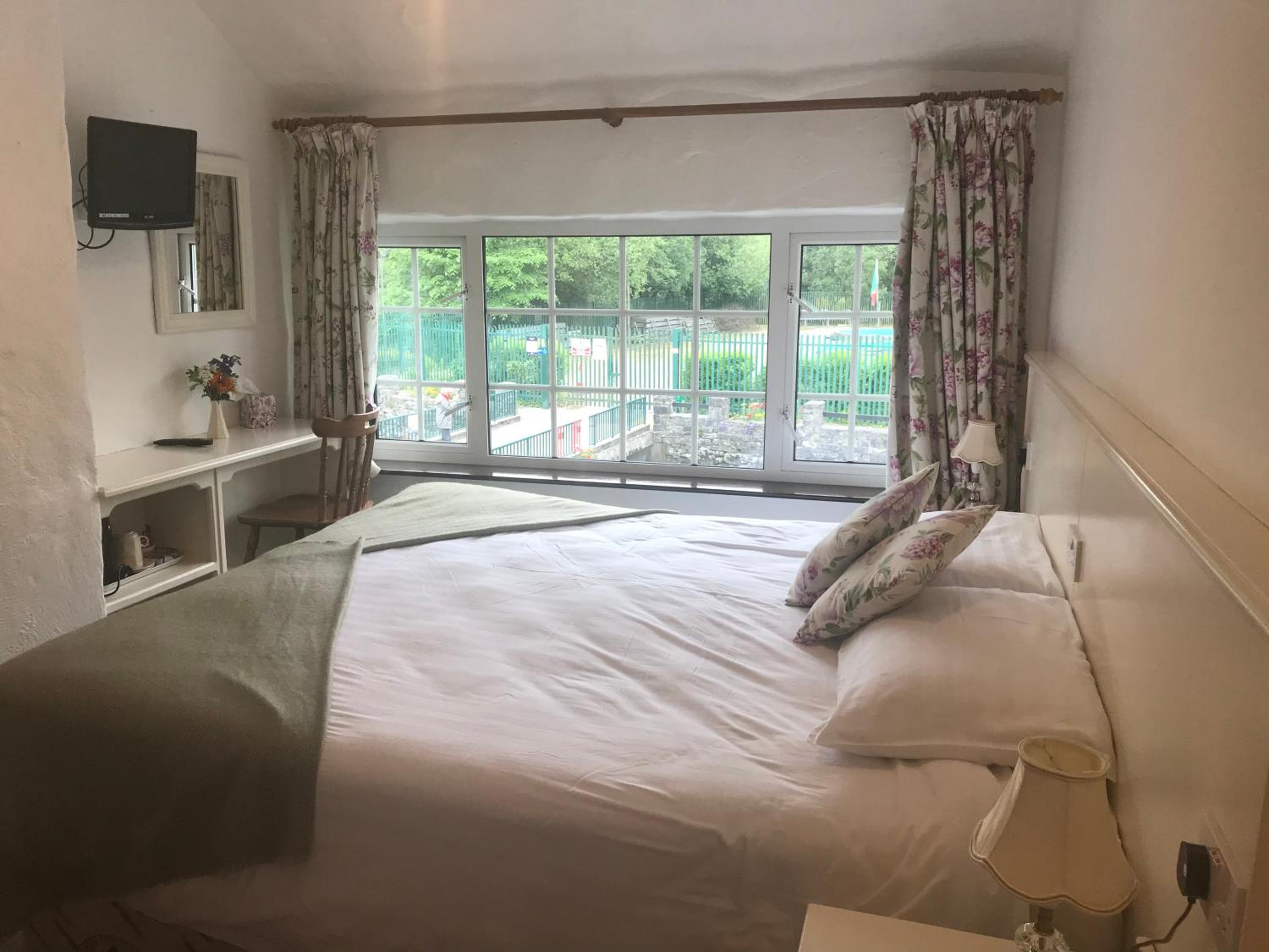 Double Room - Photo 8
