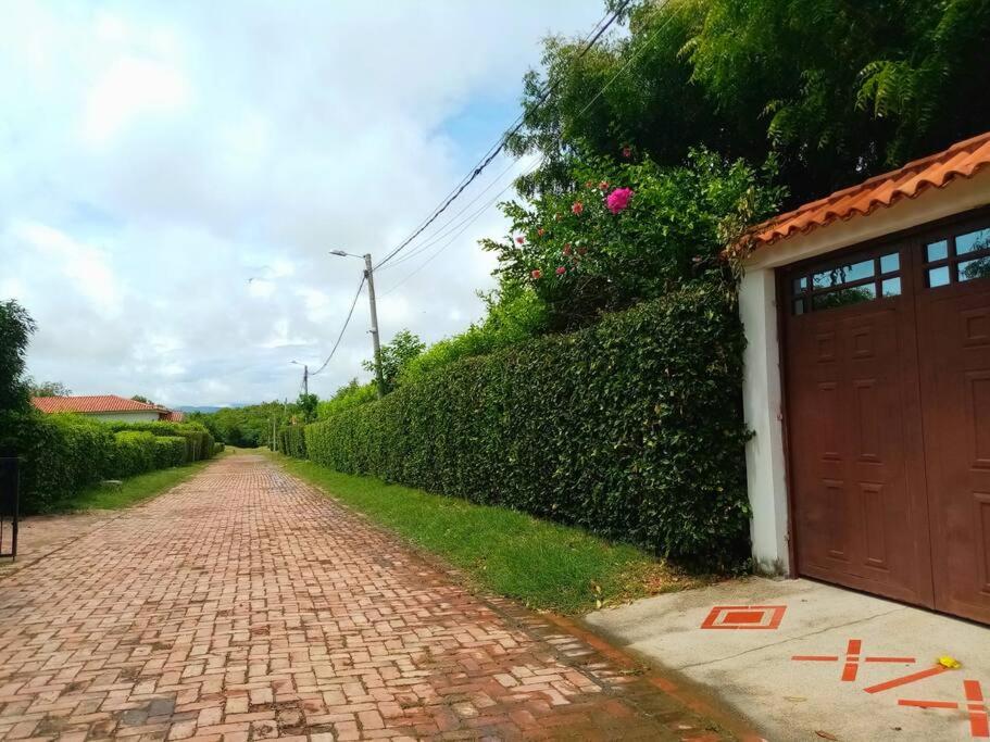 Five-Bedroom House photo 3