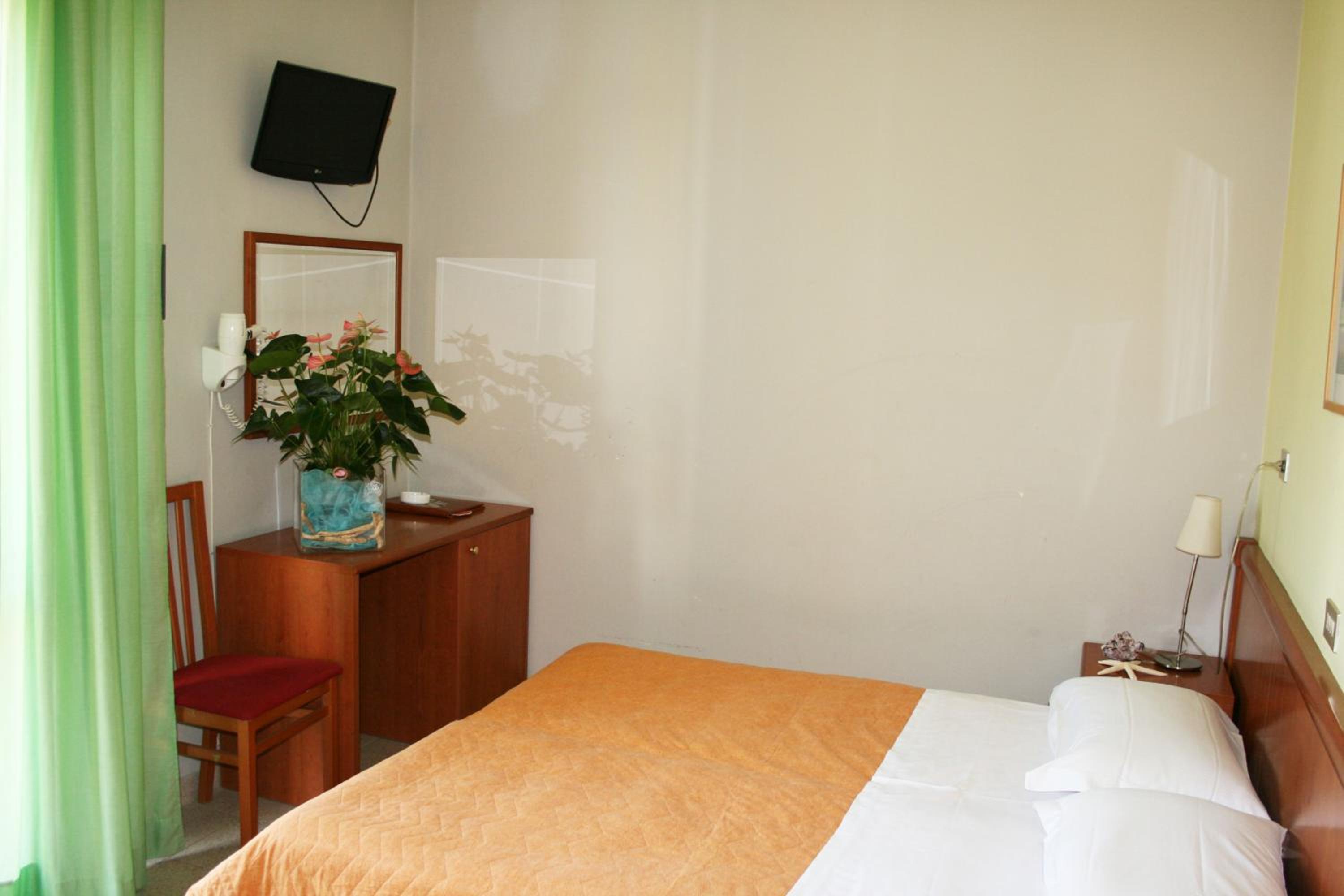 Double Room - Photo 5