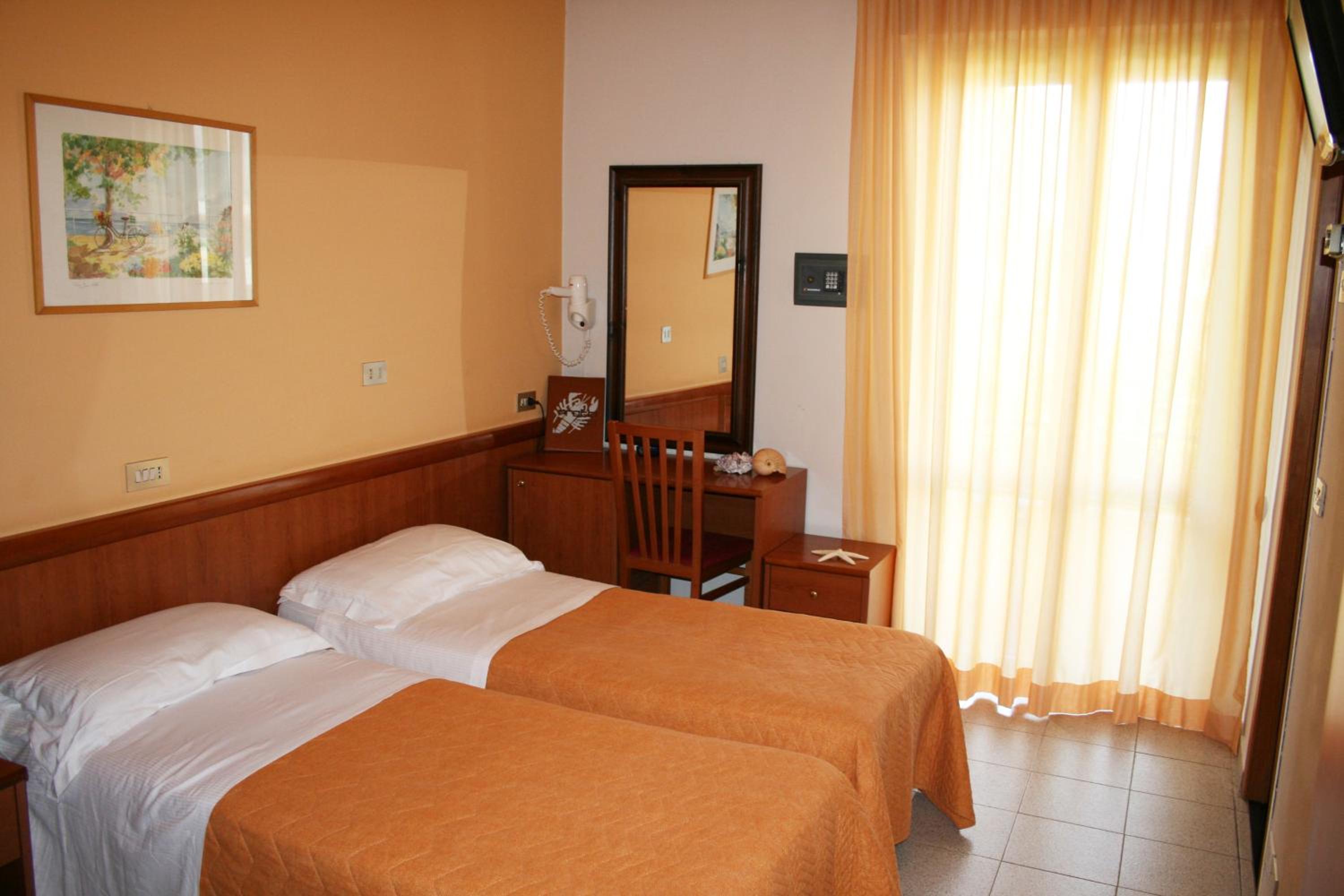 Double Room - Photo 9