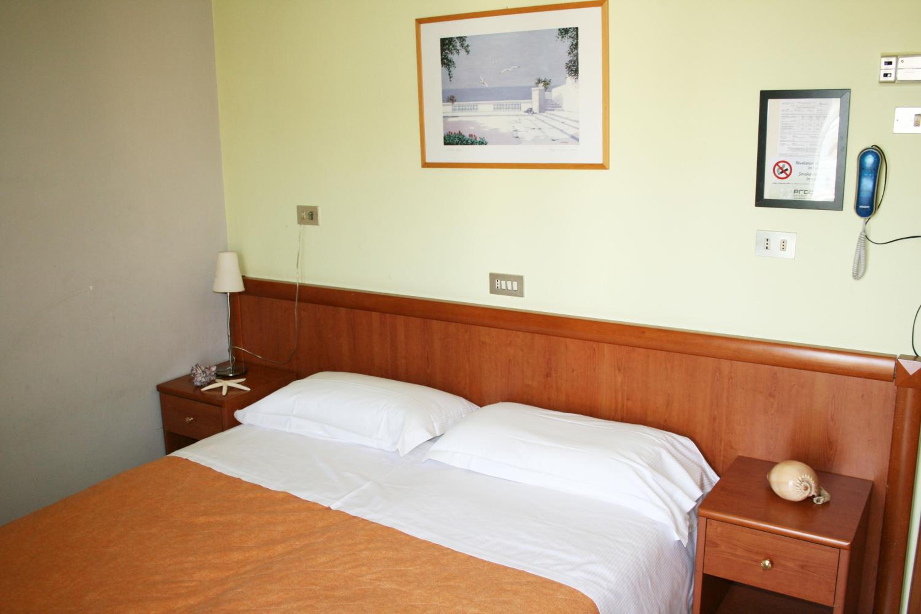 Double Room - Photo 2