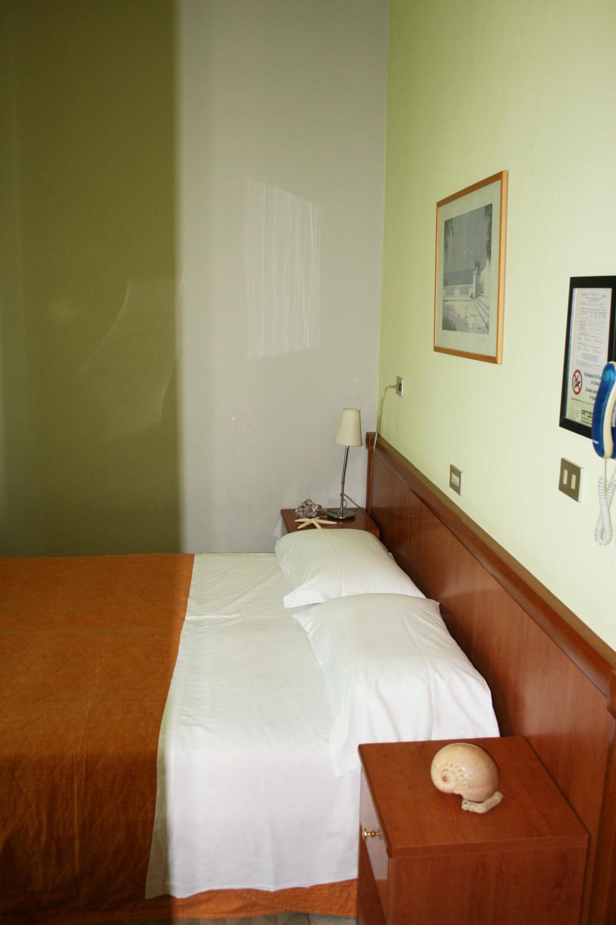 Double Room - Photo 7