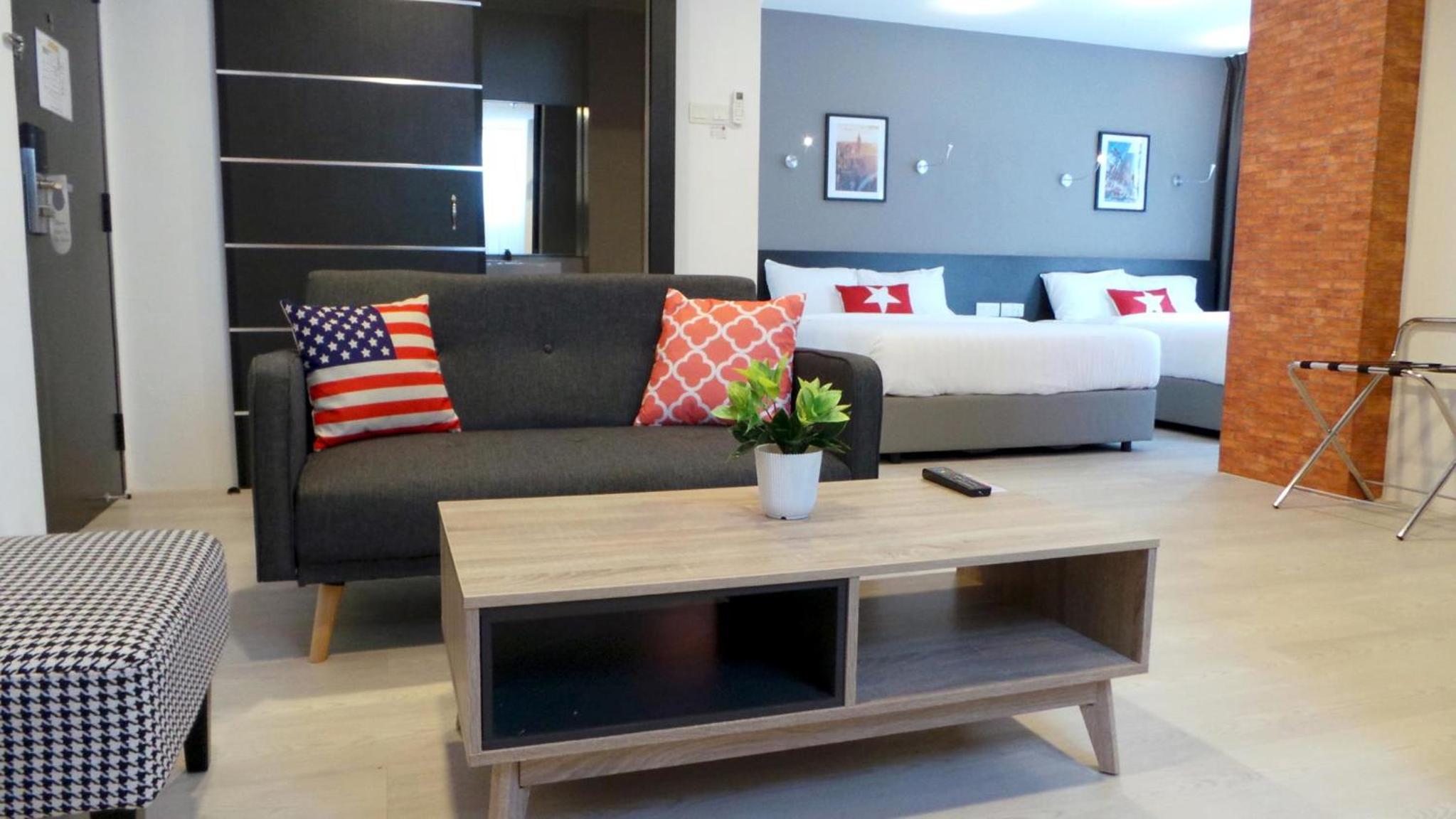 Family Room - Photo 4