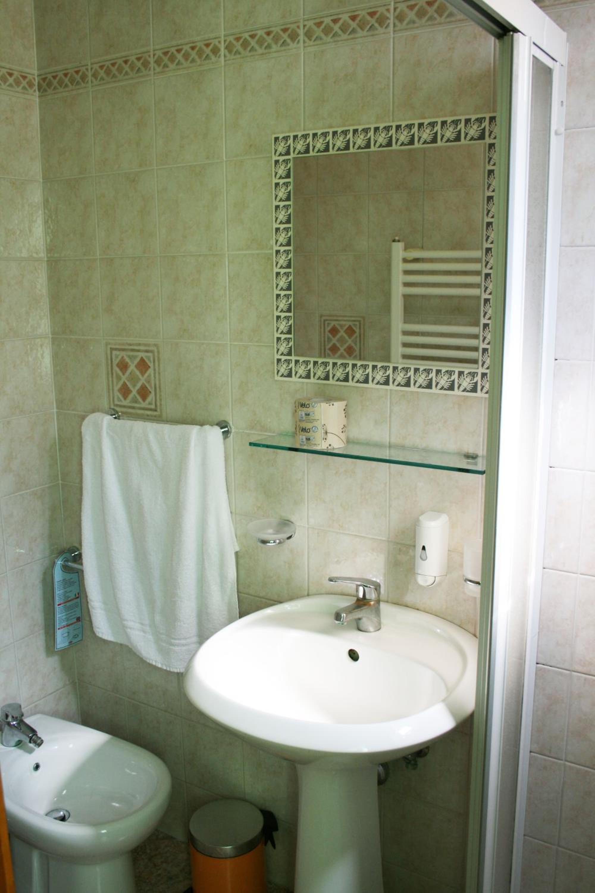 Double Room - Photo 3