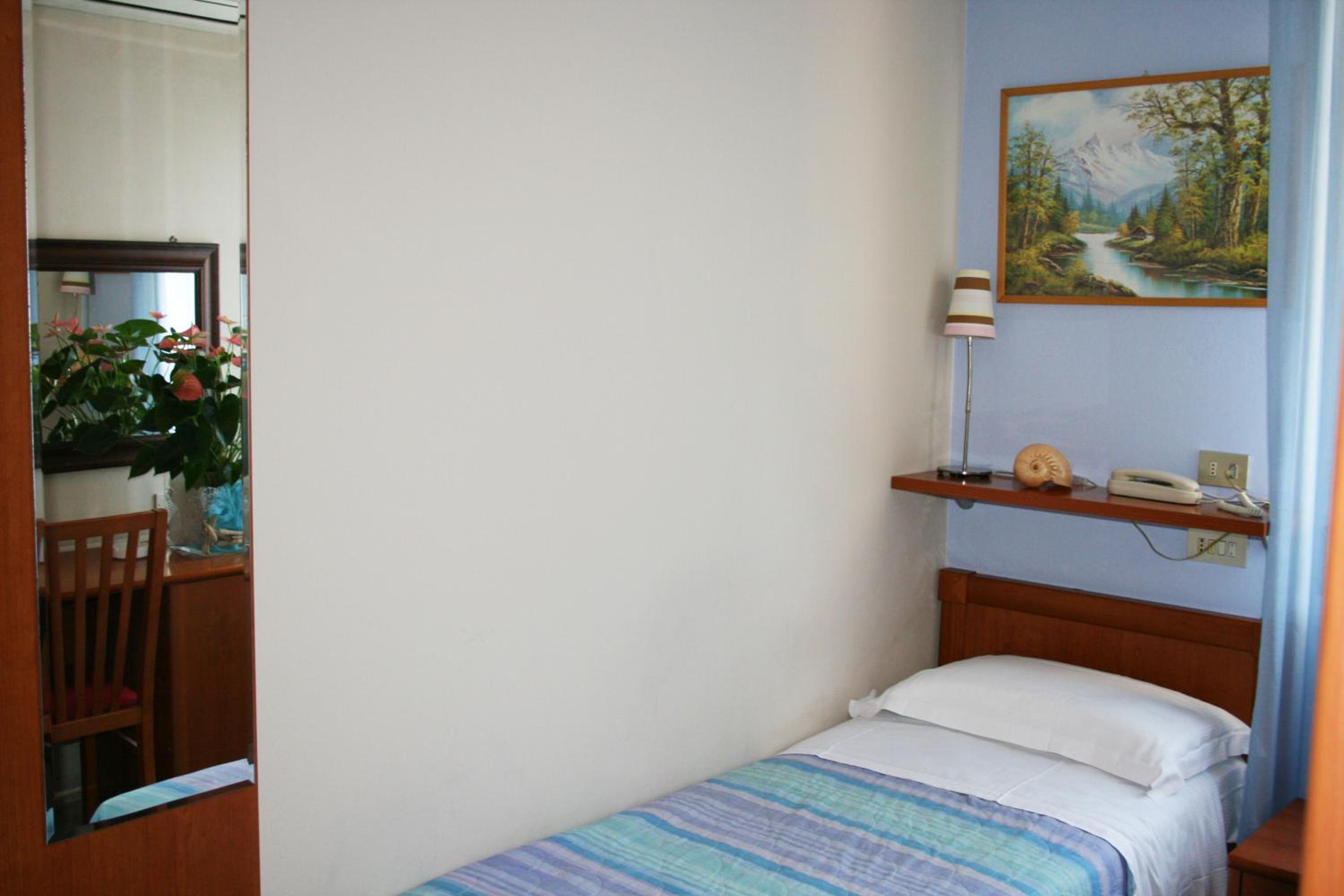 Single Room photo 1