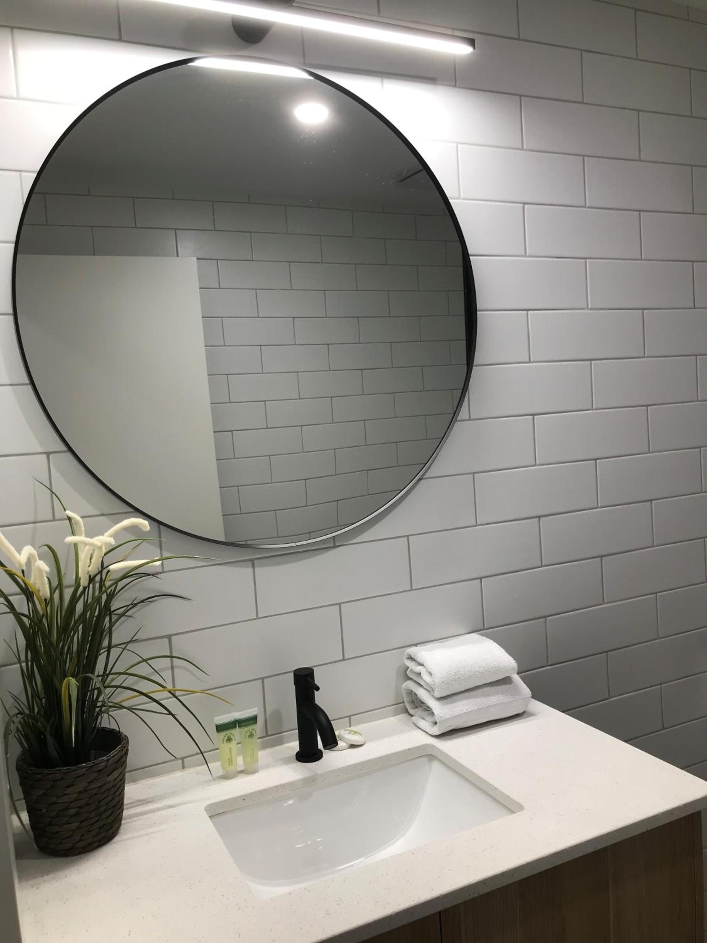 Superior King Room - Non Pet Friendly - Photo 2