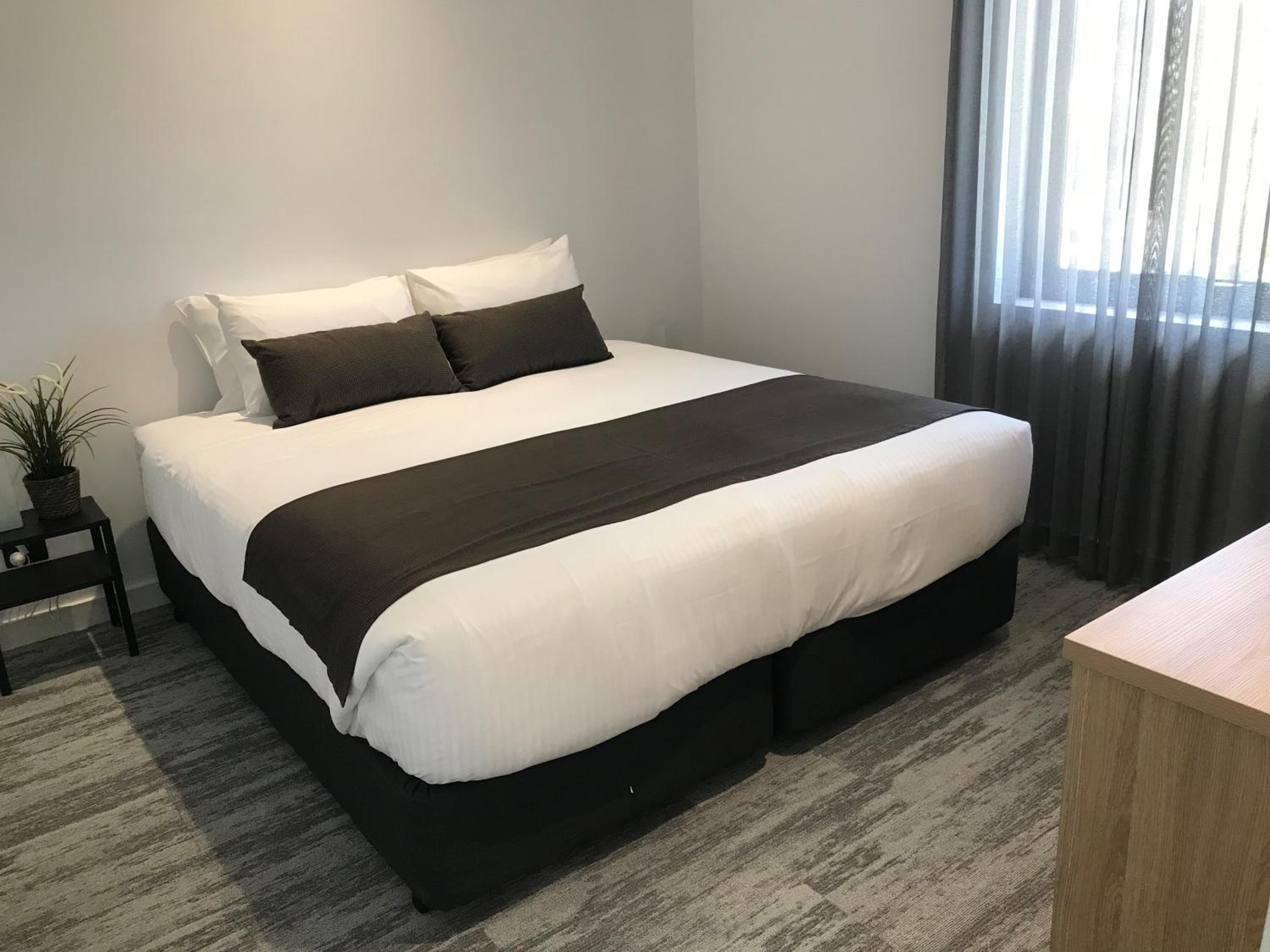 Deluxe 2B Apartment - Non Pet Friendly - Photo 1