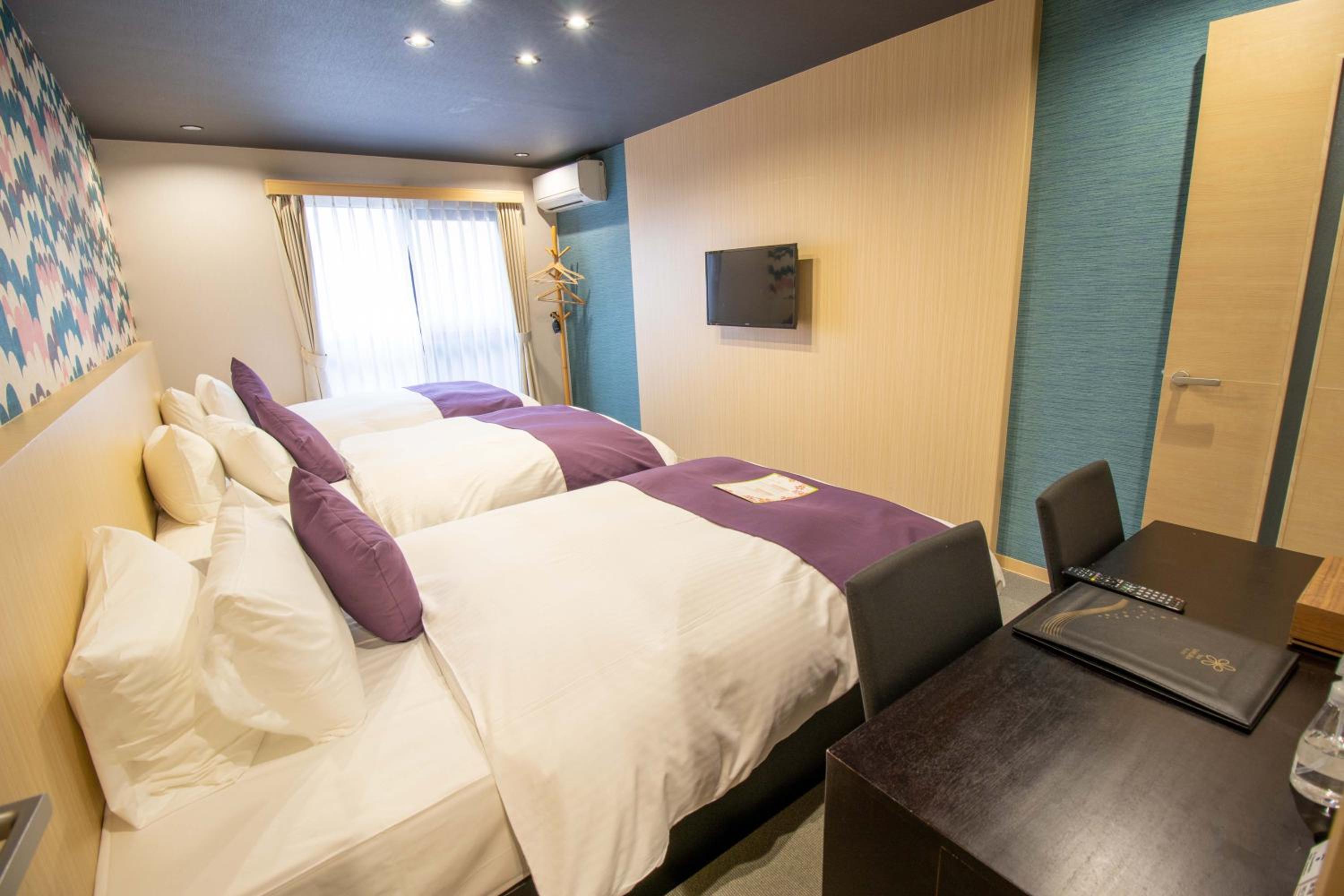 Superior Triple Room photo 2