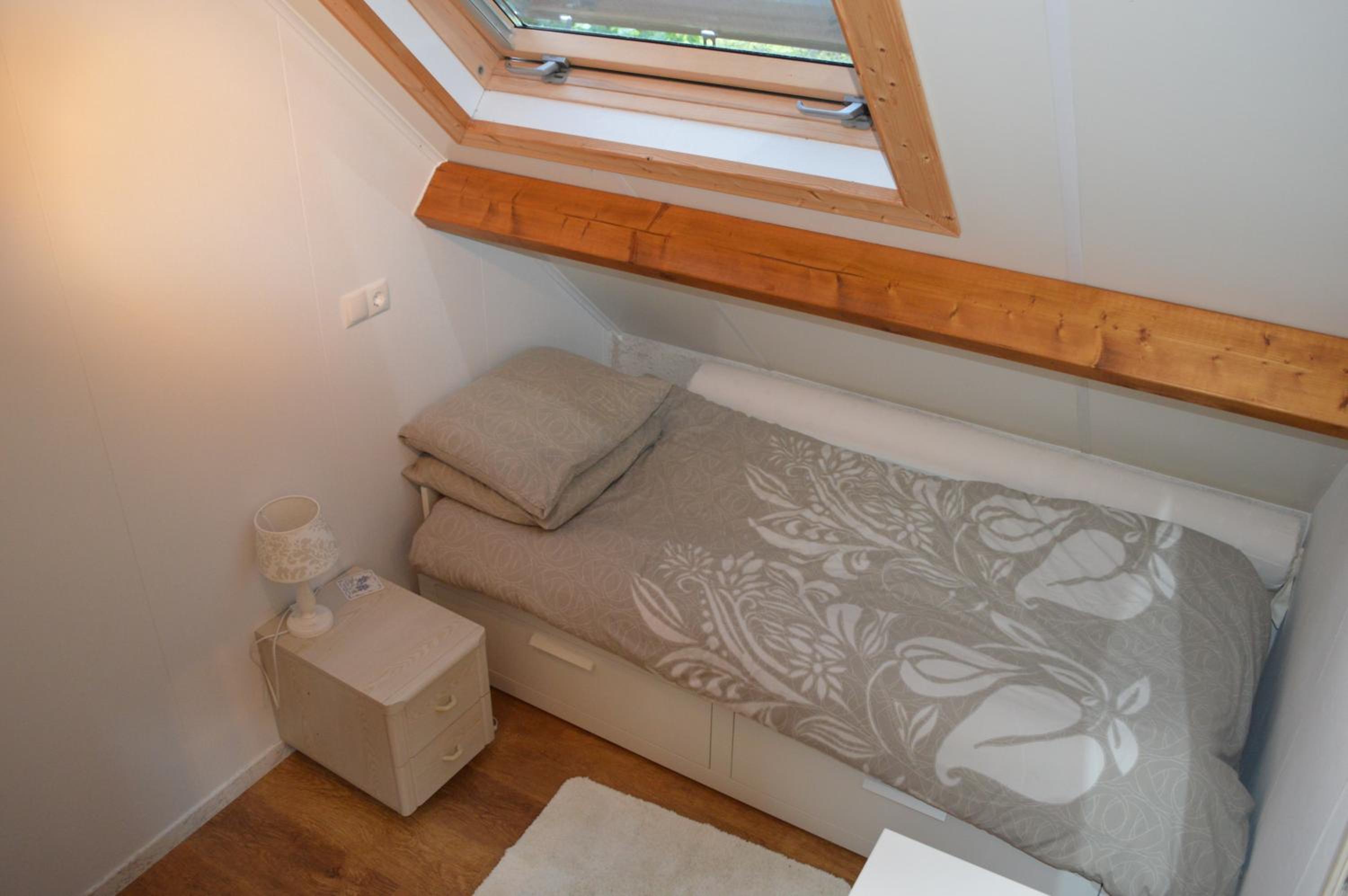 Small Single Room photo 2