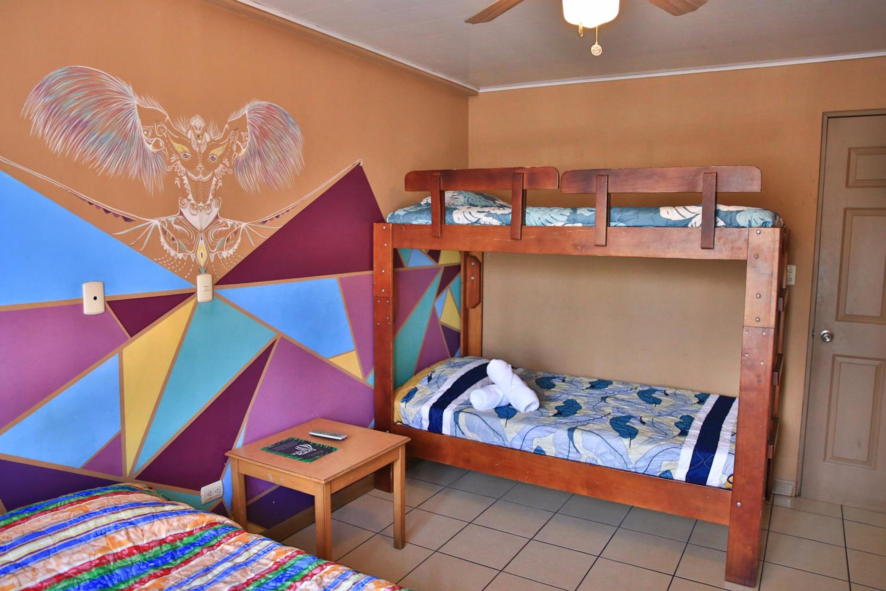 Economy Quadruple Room with Shared Bathroom photo 2