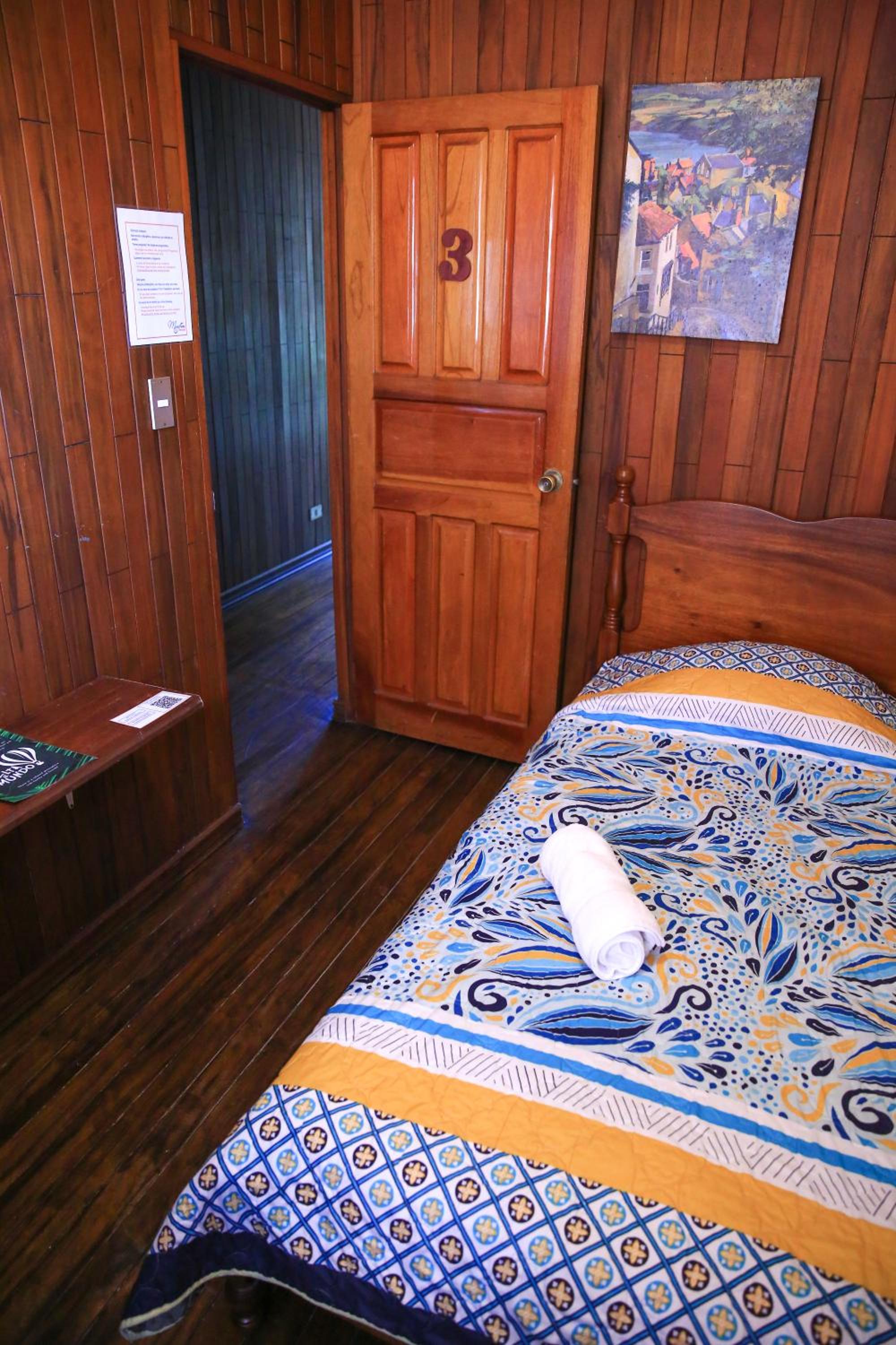 Single Room with Shared Bathroom photo 1