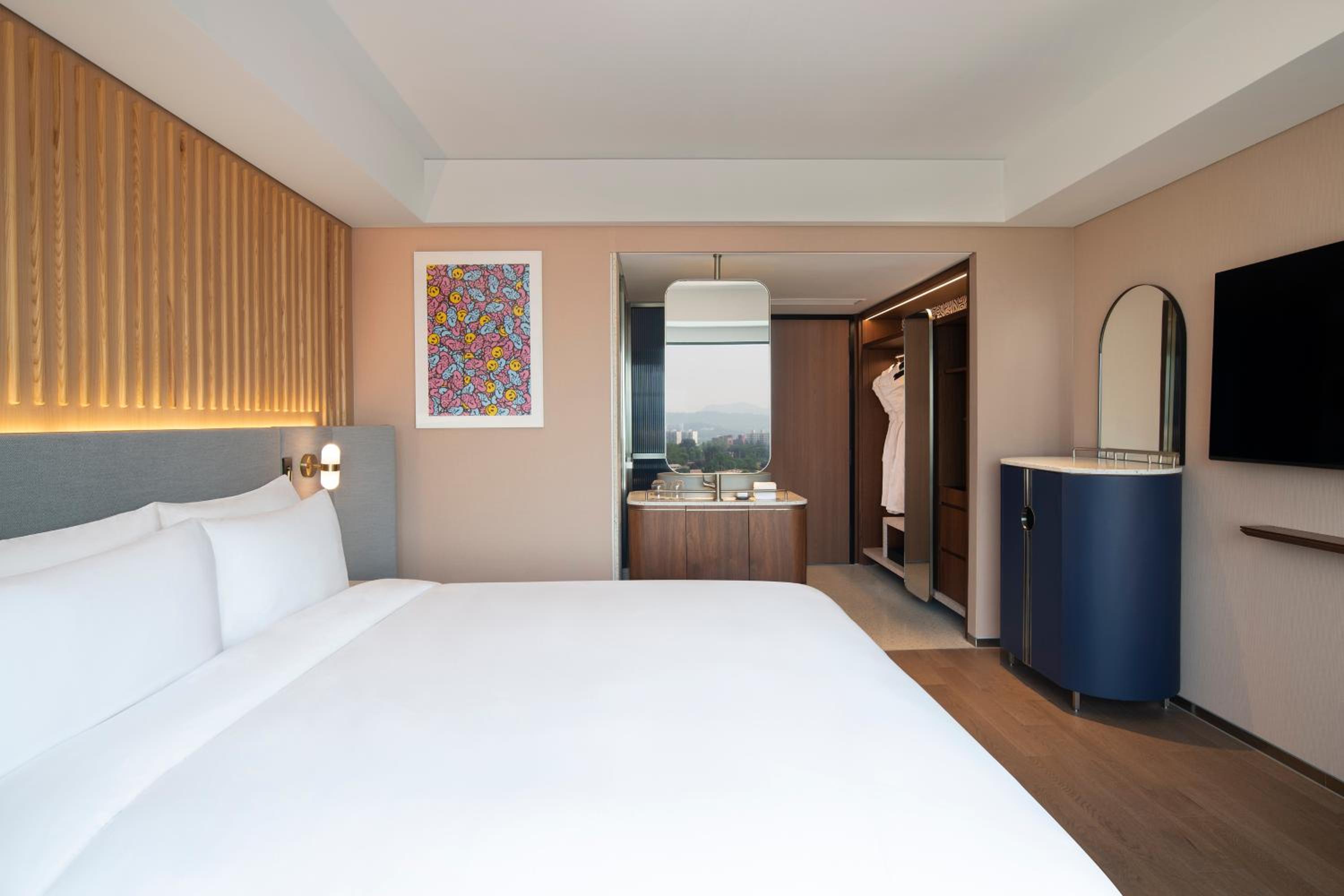 Signature King Room - Photo 3