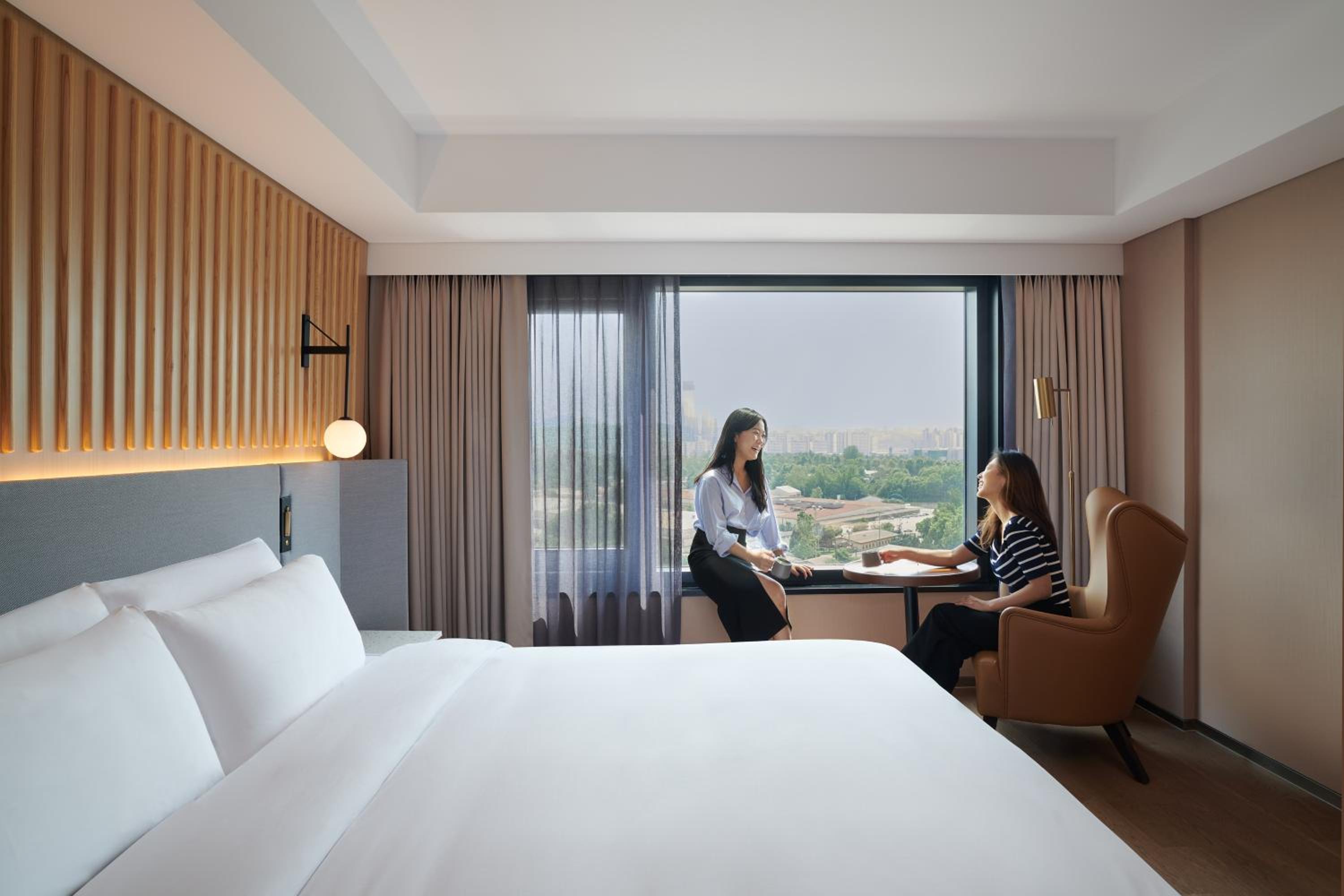 Signature King Room with City View  - Photo 5